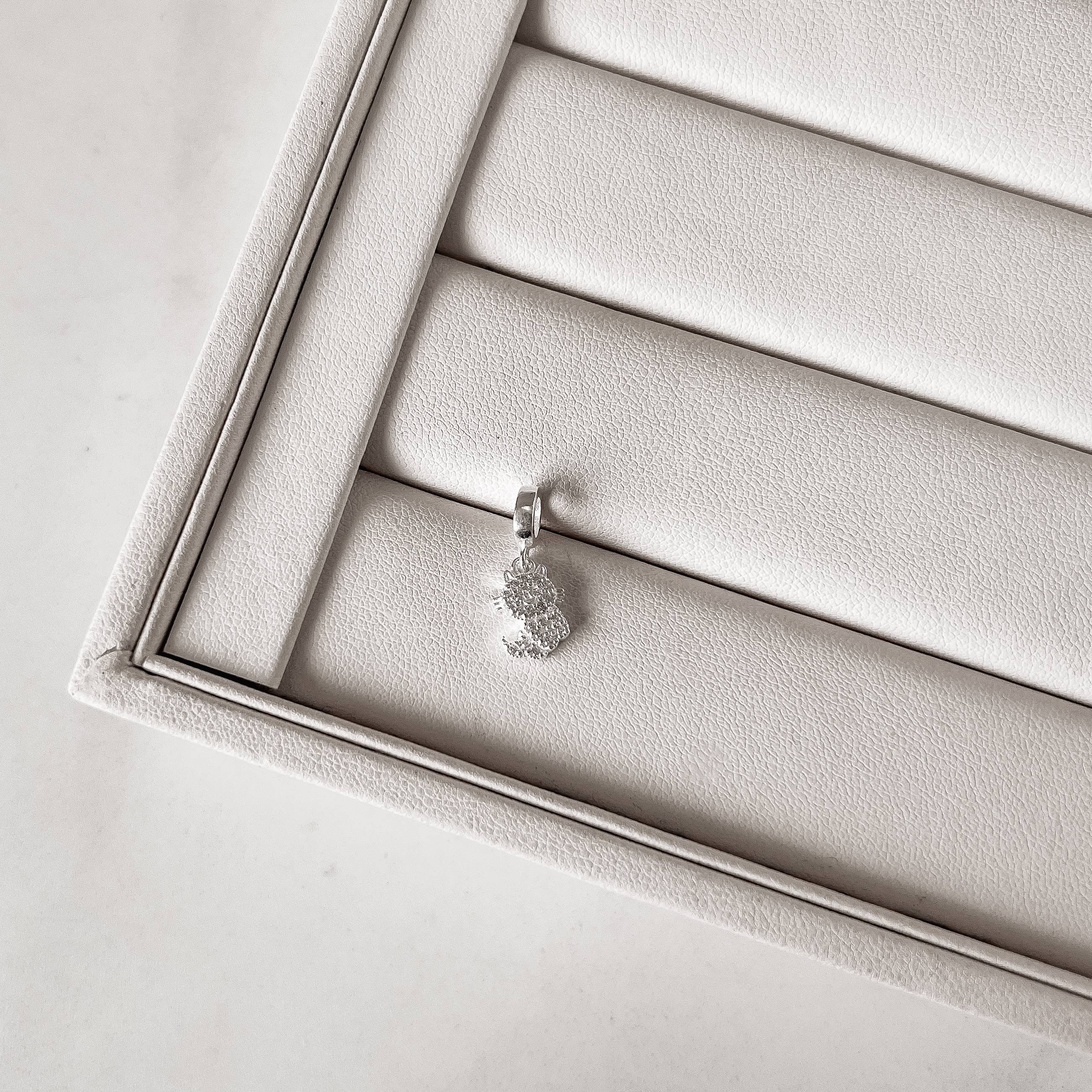 Berloque pingente gato cravejado 10mm