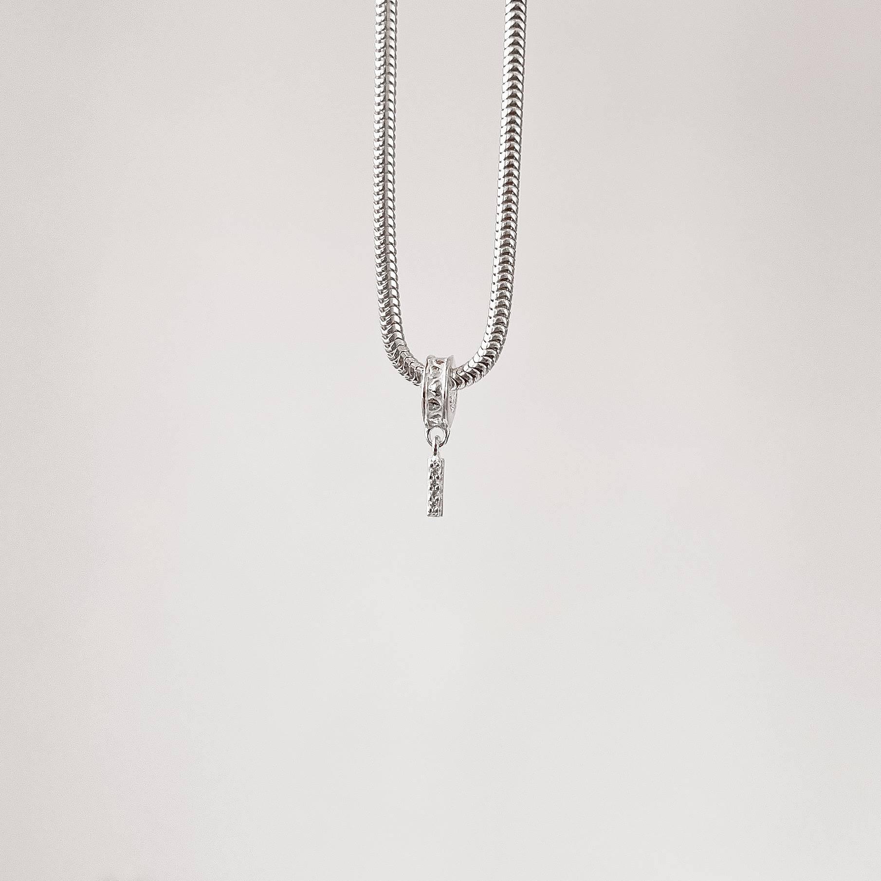 Imagem Berloque pingente letra I cravejada 6mm elo corações