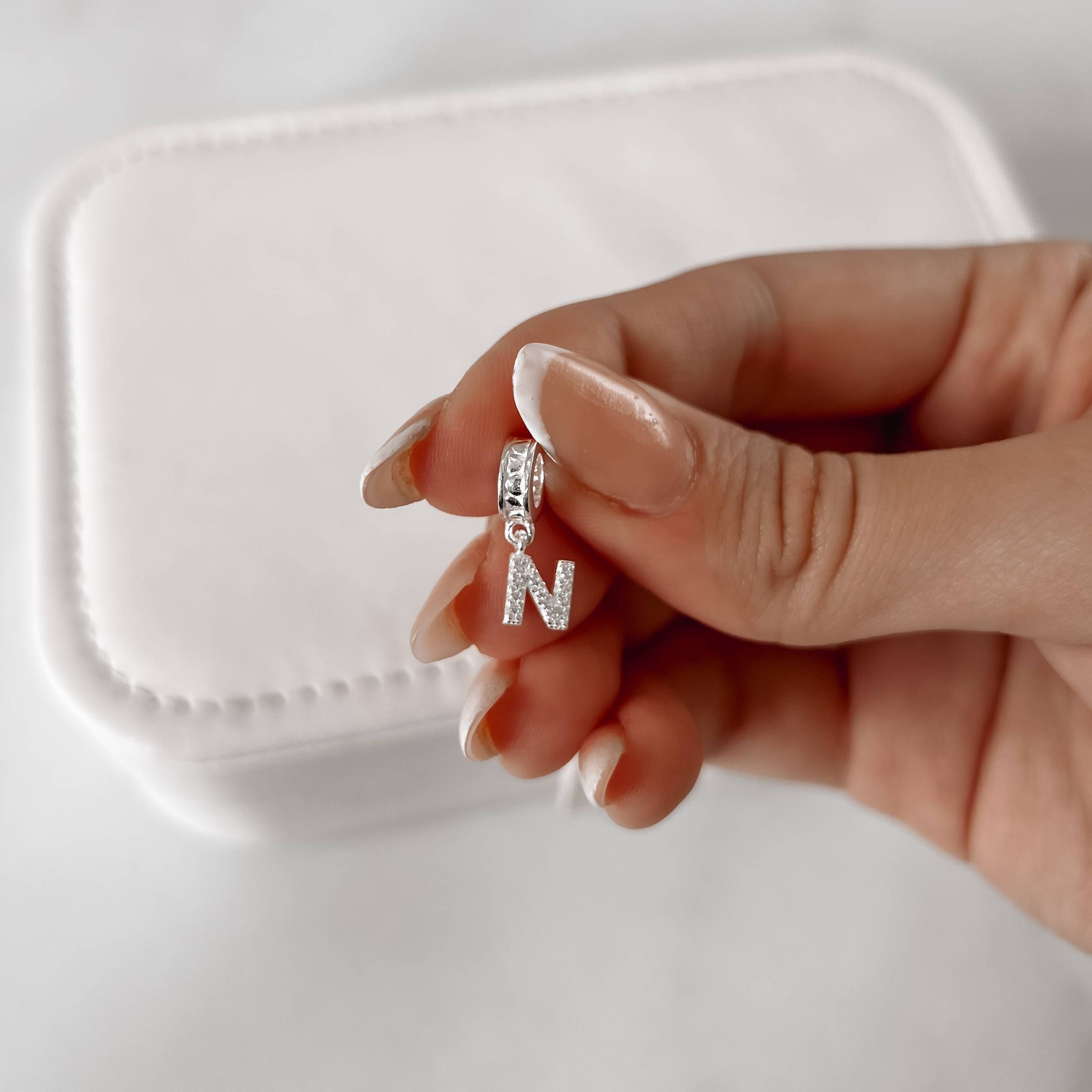 Imagem Secundária Berloque pingente letra N cravejada 6mm elo corações