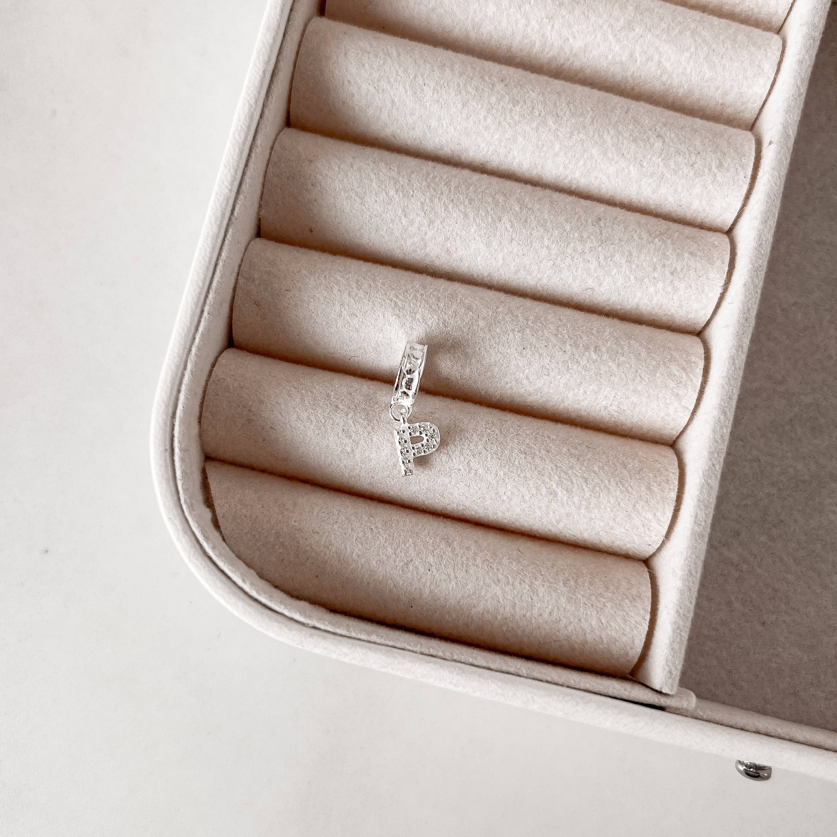 Imagem Secundária Berloque pingente letra P cravejada 6mm elo corações