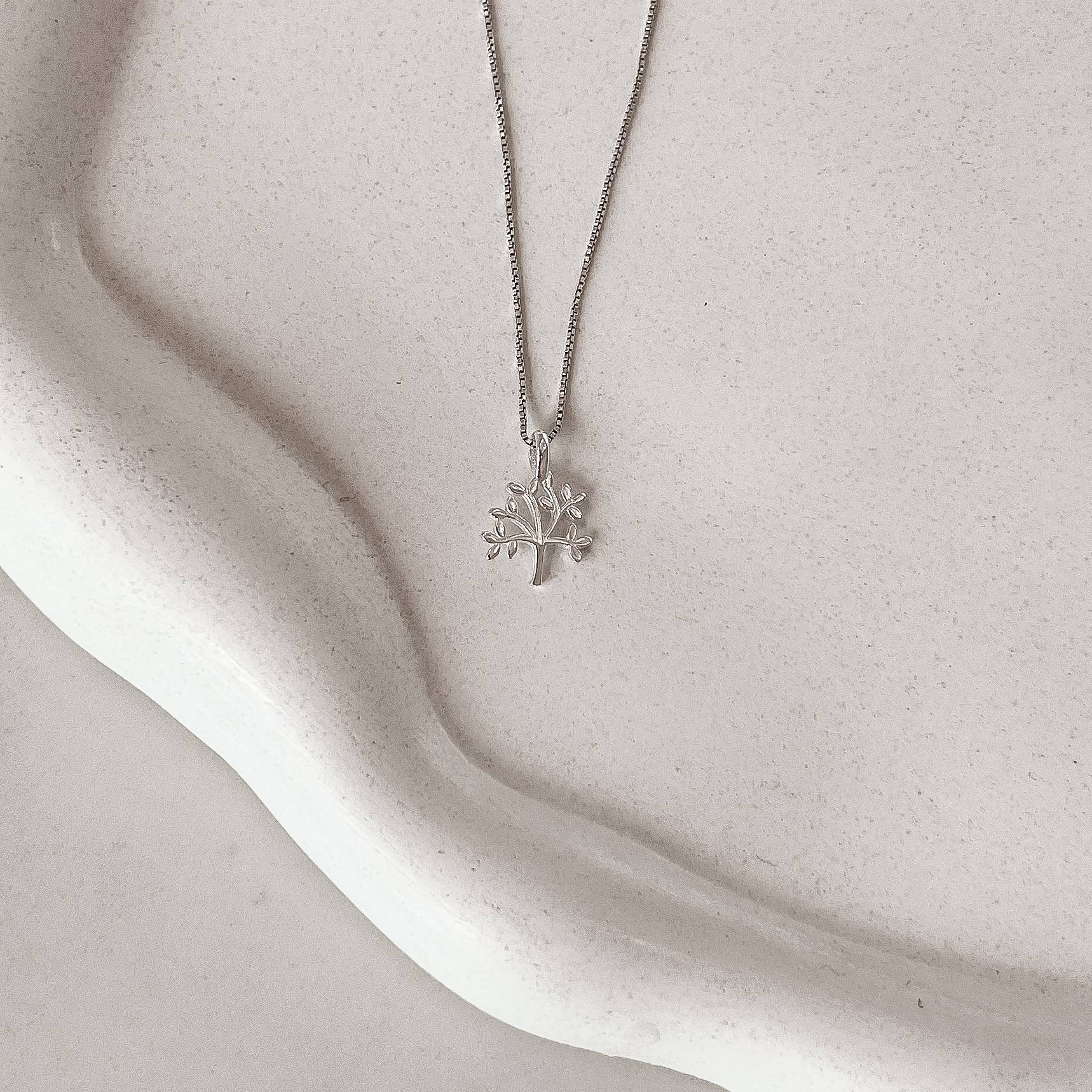 Colar pingente árvore 11mm 40cm