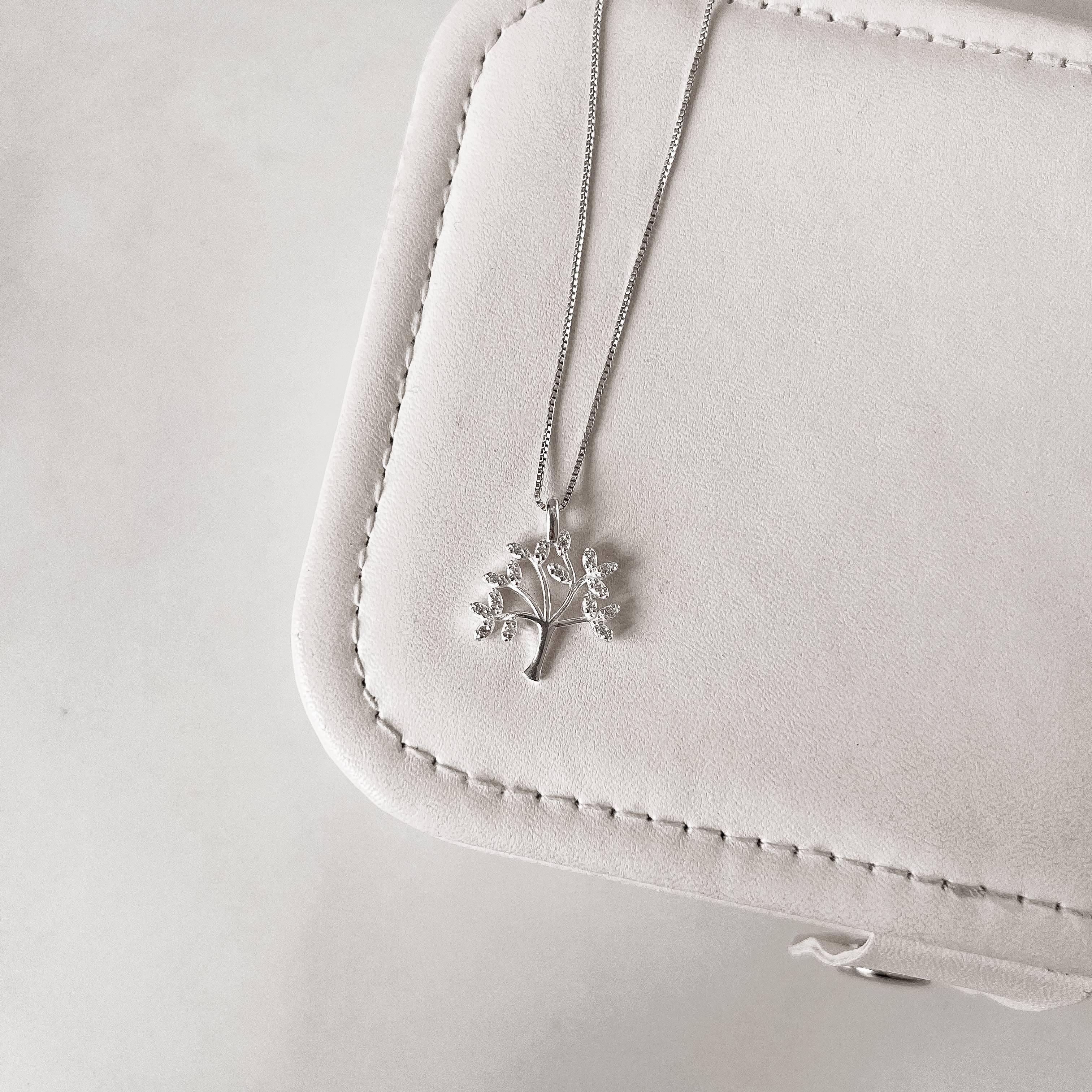 Imagem Colar pingente árvore folhas com zircônias 16mm 45cm