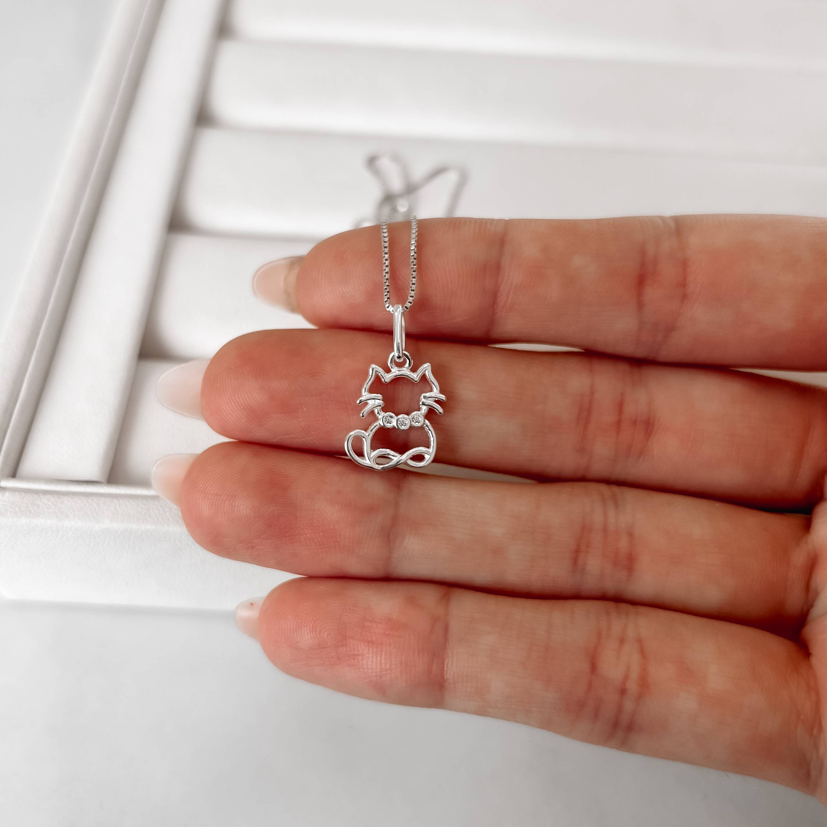 Imagem Secundária Colar pingente gato vazado com zircônias 13mm 45cm