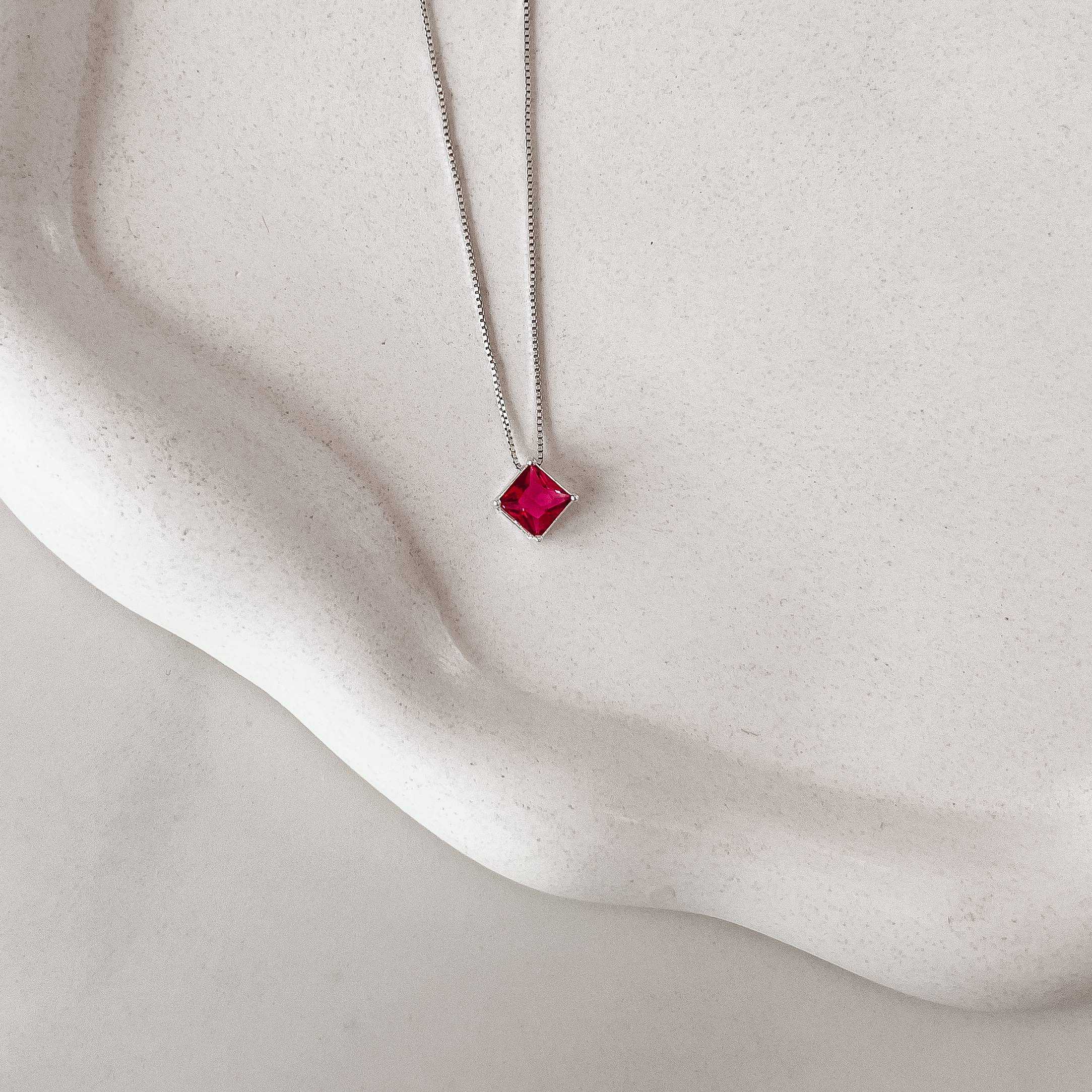 Imagem Colar zircônia losango cereja 10mm 45cm