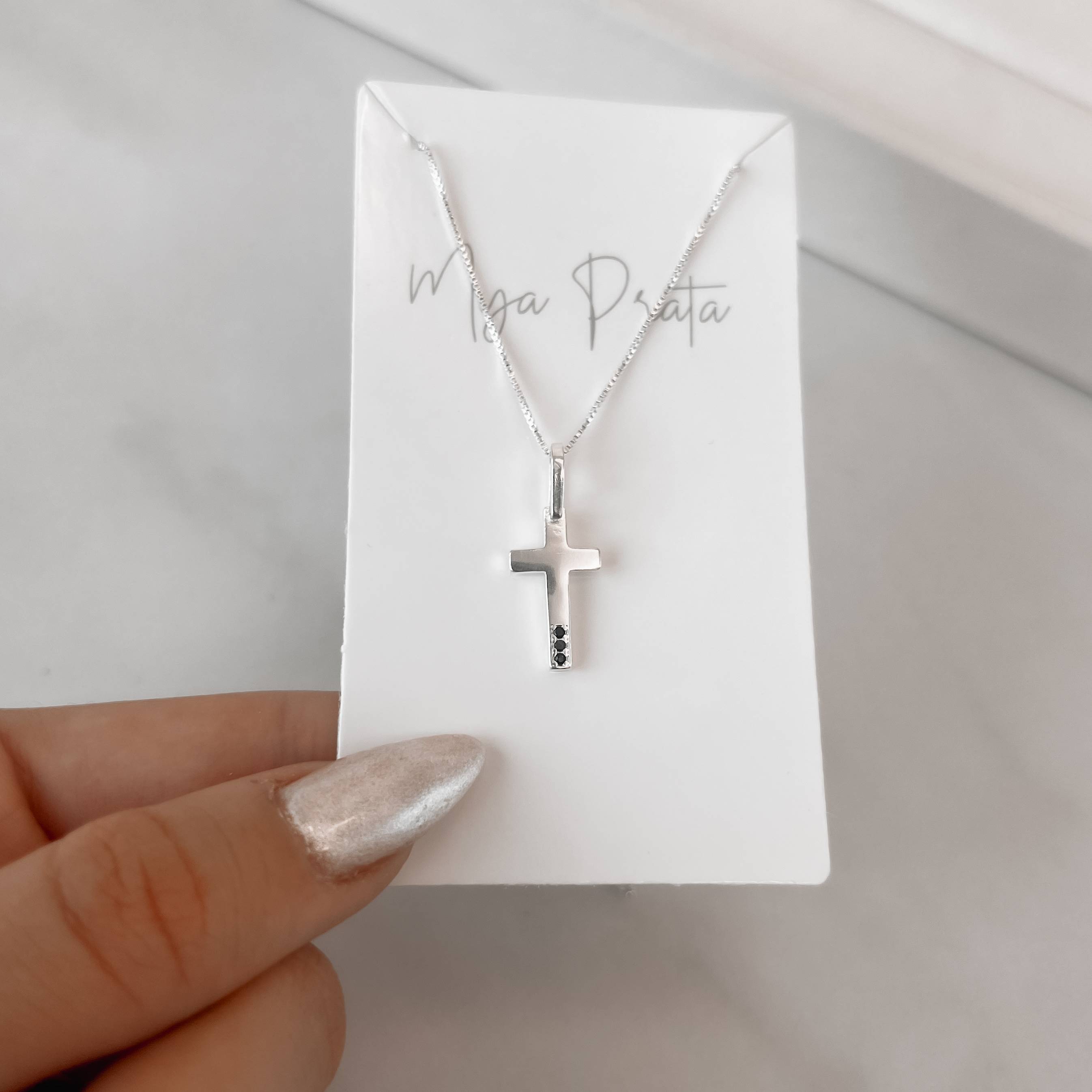 Imagem Secundária Colar pingente cruz com zircônias ônix 17mm 45cm