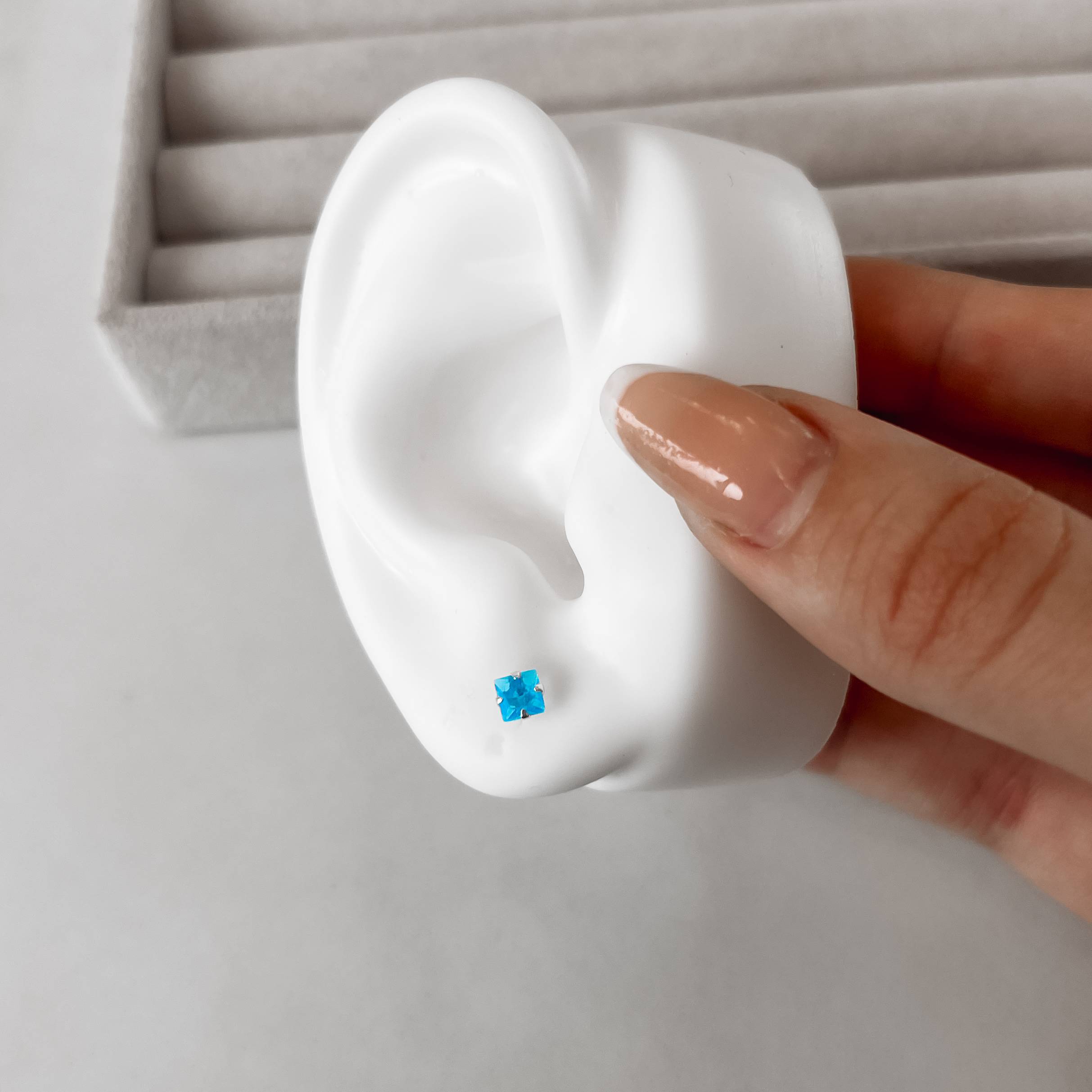 Imagem Brinco zircônia quadrada azul 4mm