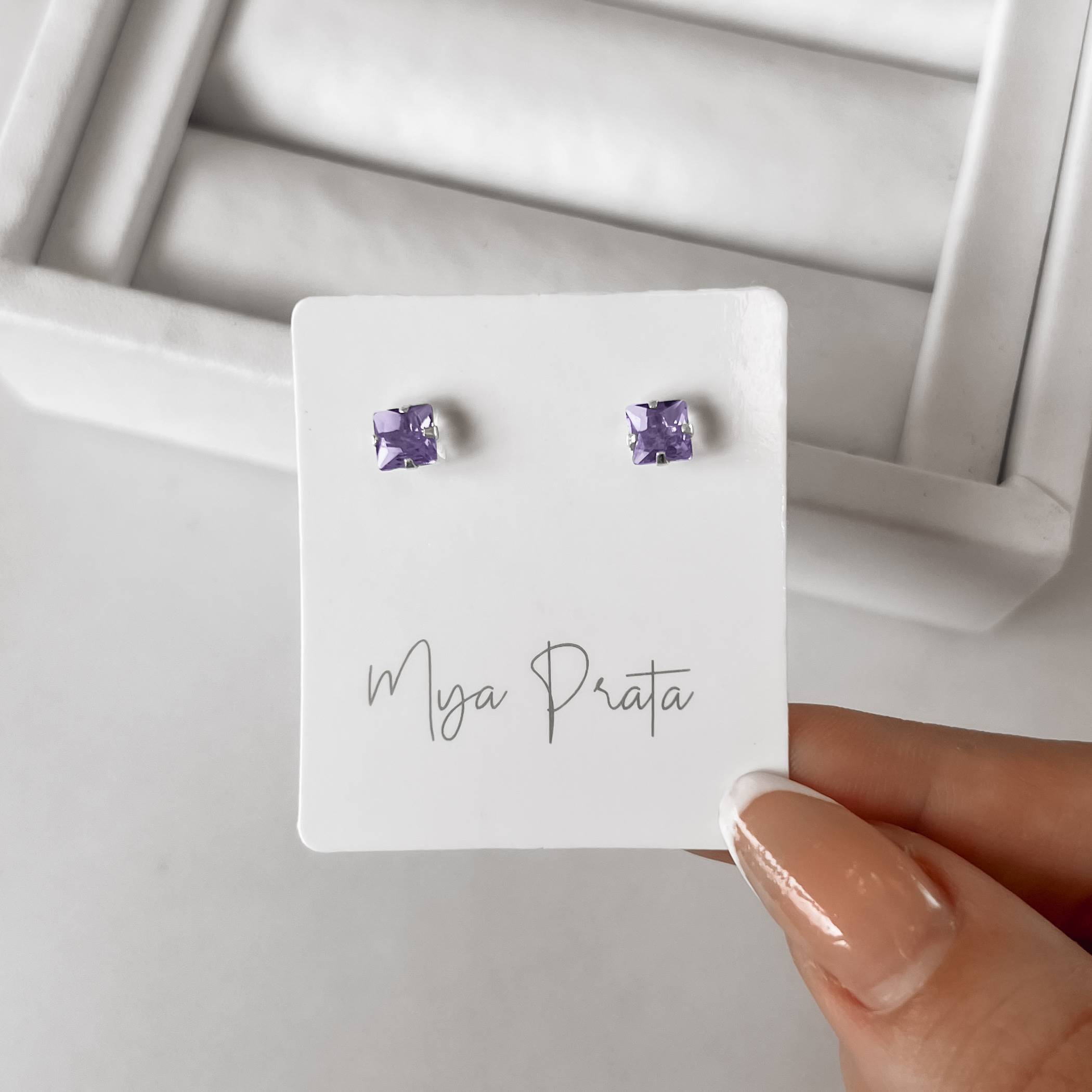 Brinco zircônia quadrada lilás 5mm