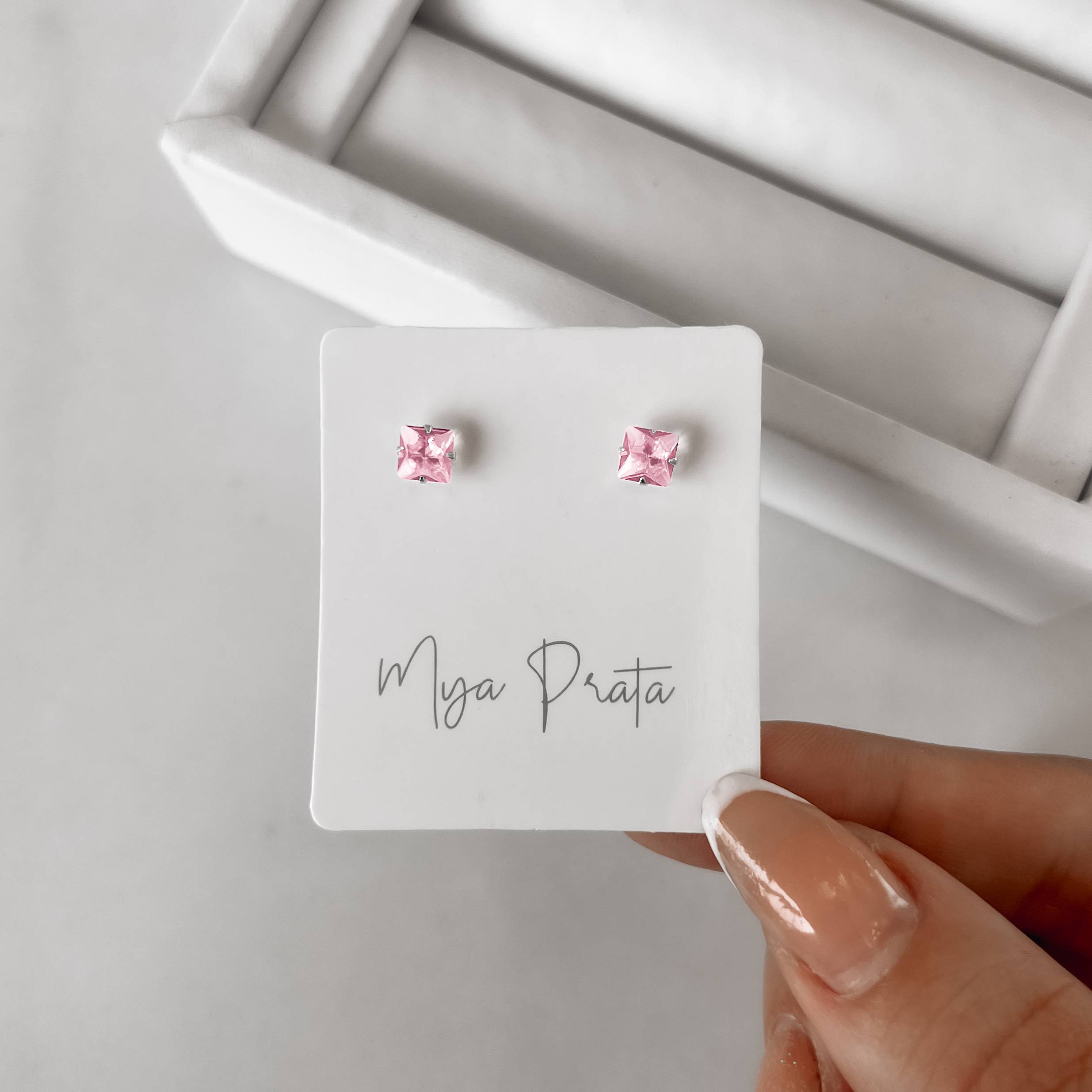 Brinco zircônia quadrada rosa 5mm