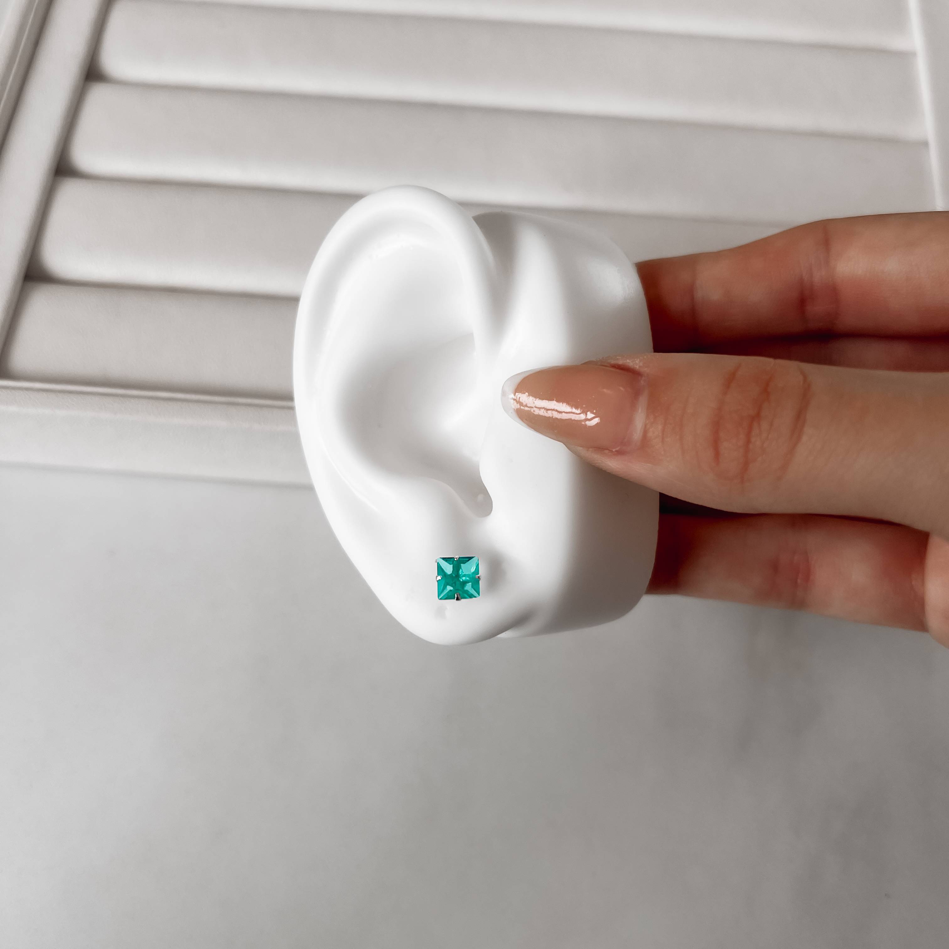 Brinco zircônia quadrada acqua 6mm