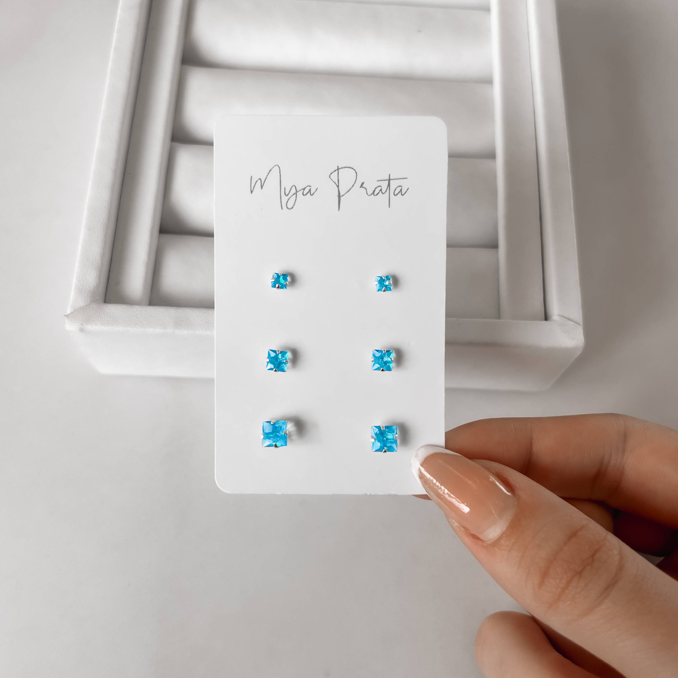 Imagem Trio zircônias quadradas 3, 4 e 5mm azul