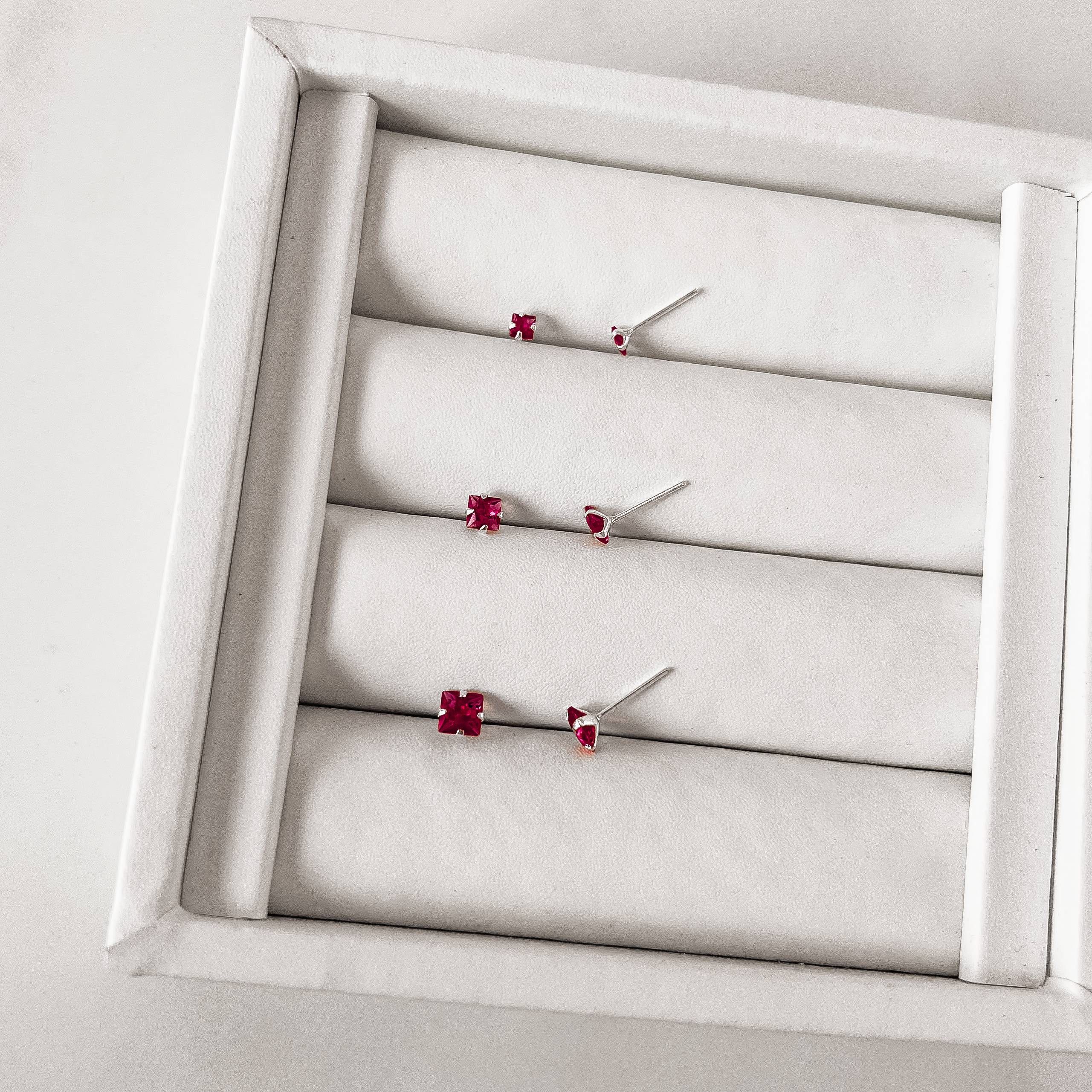 Imagem Trio zircônias quadradas 3, 4 e 5mm cereja