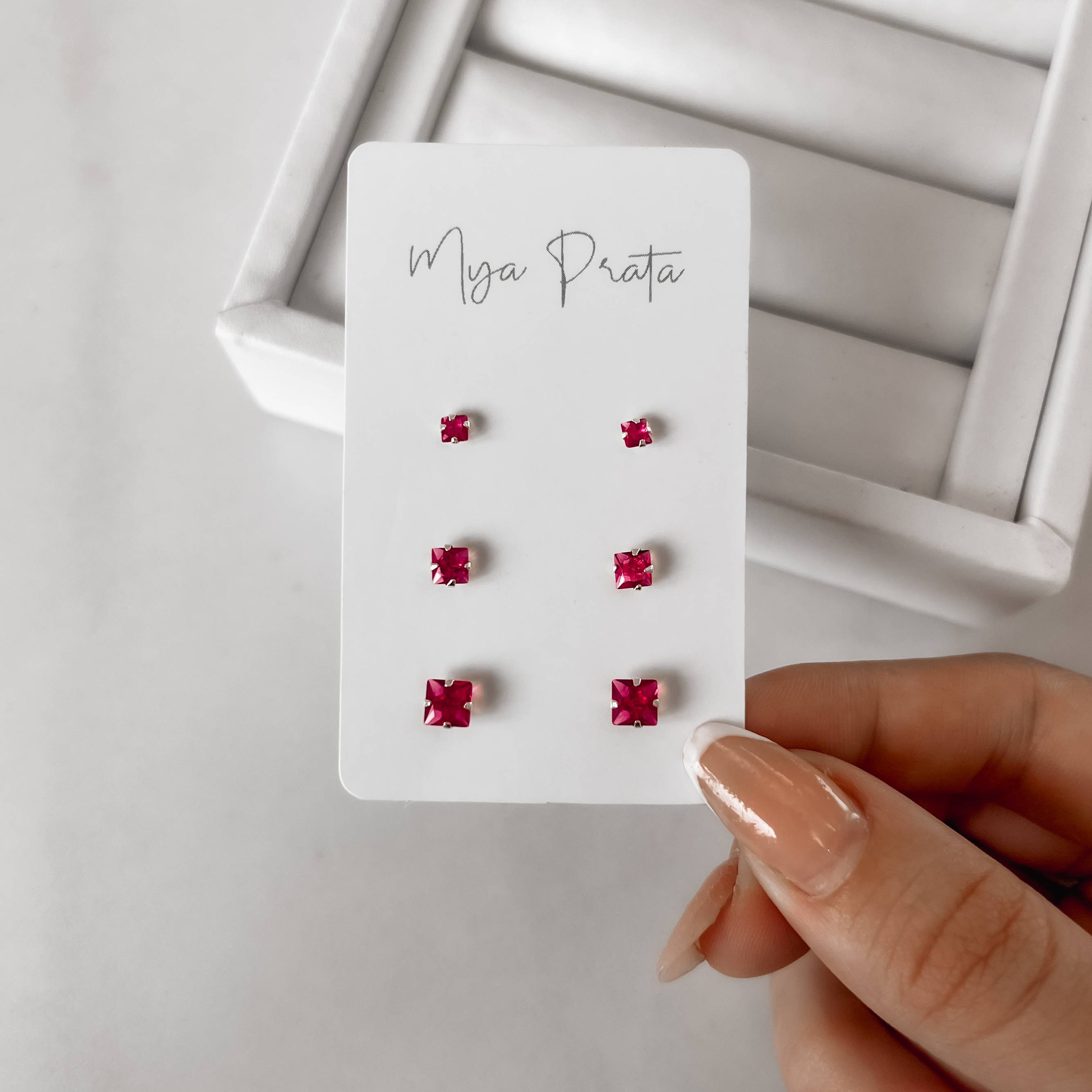 Imagem Secundária Trio zircônias quadradas 3, 4 e 5mm cereja