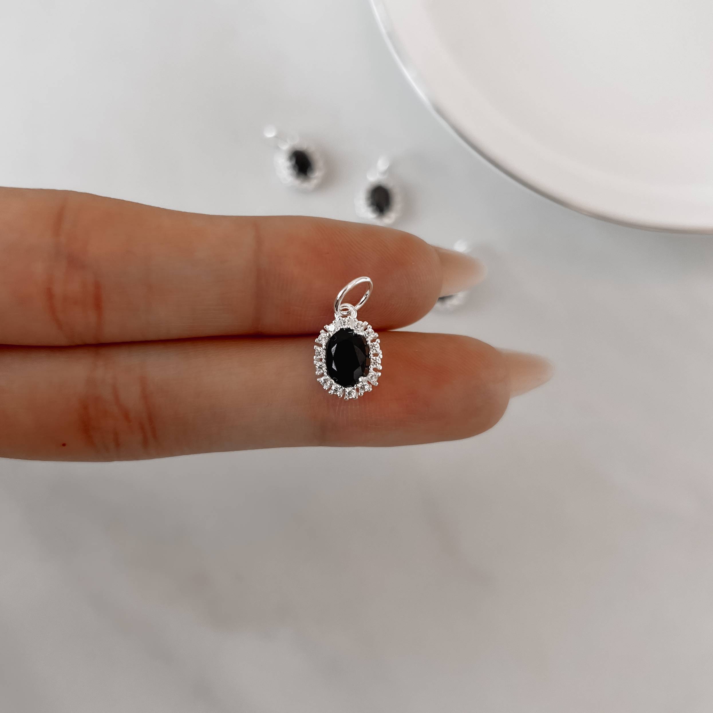 Imagem Secundária Pingente zircônia oval ônix com cravejado 10mm