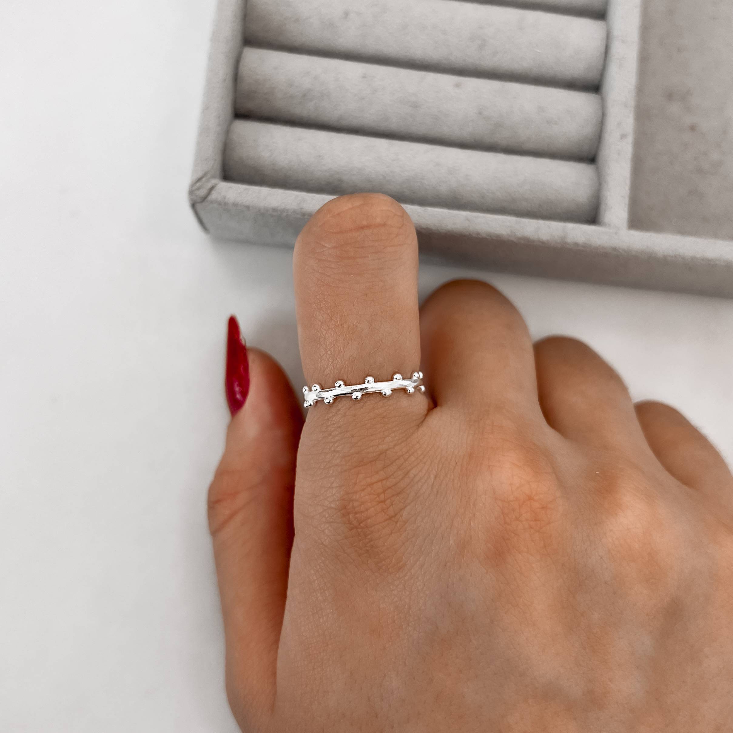 Imagem Secundária Anel detalhe bolinhas