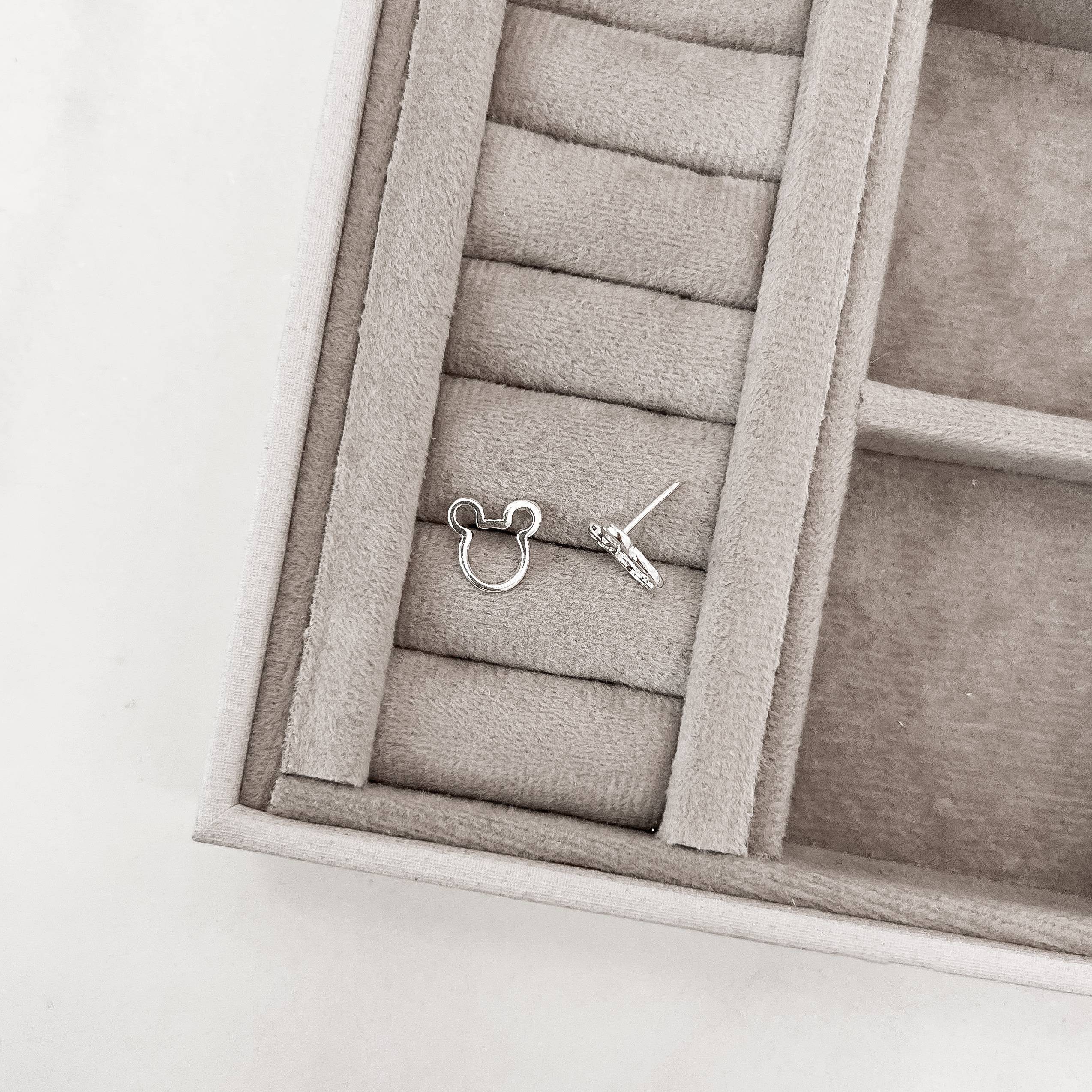 Brinco Mickey vazado 11mm