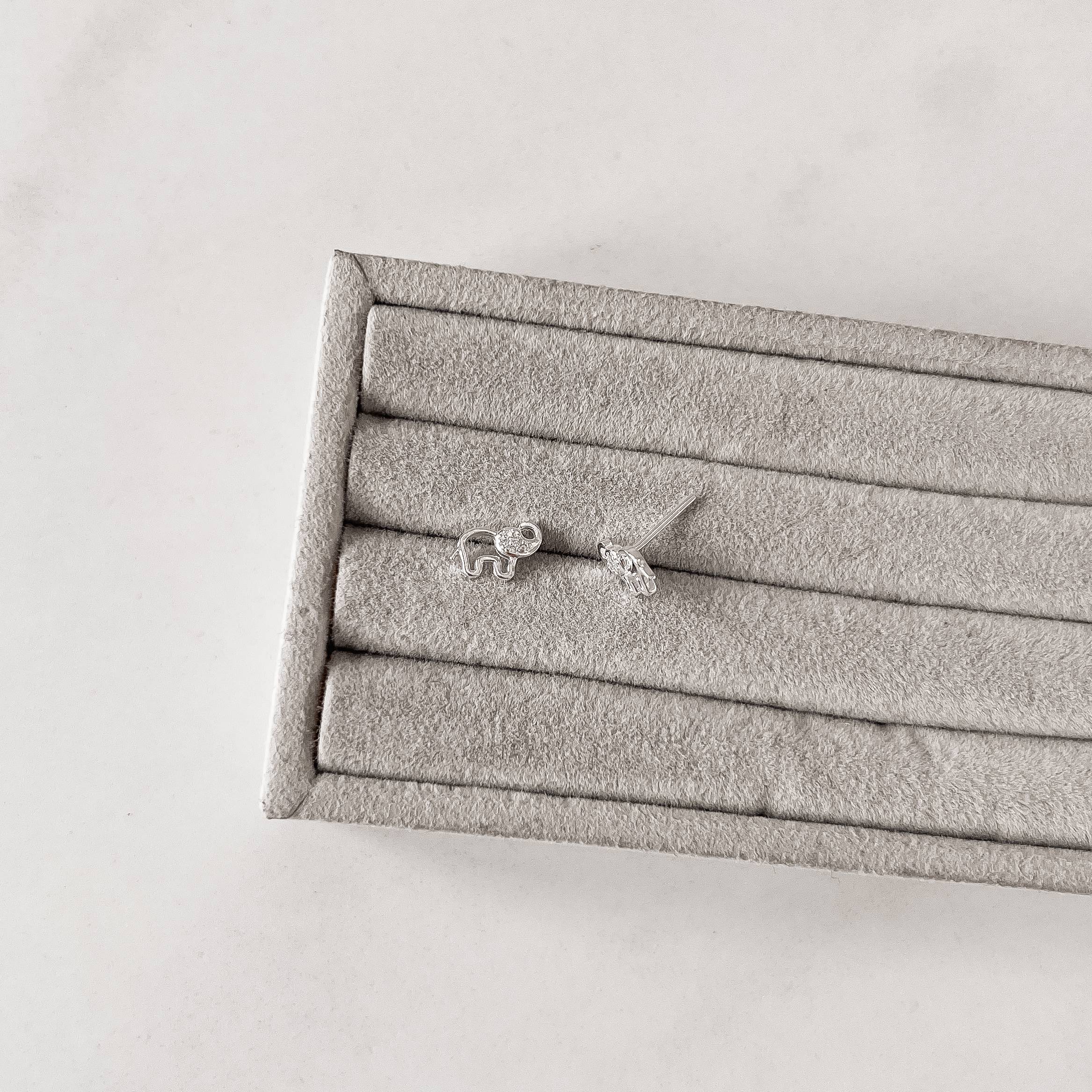 Brinco elefante vazado cabeça cravejada 10mm