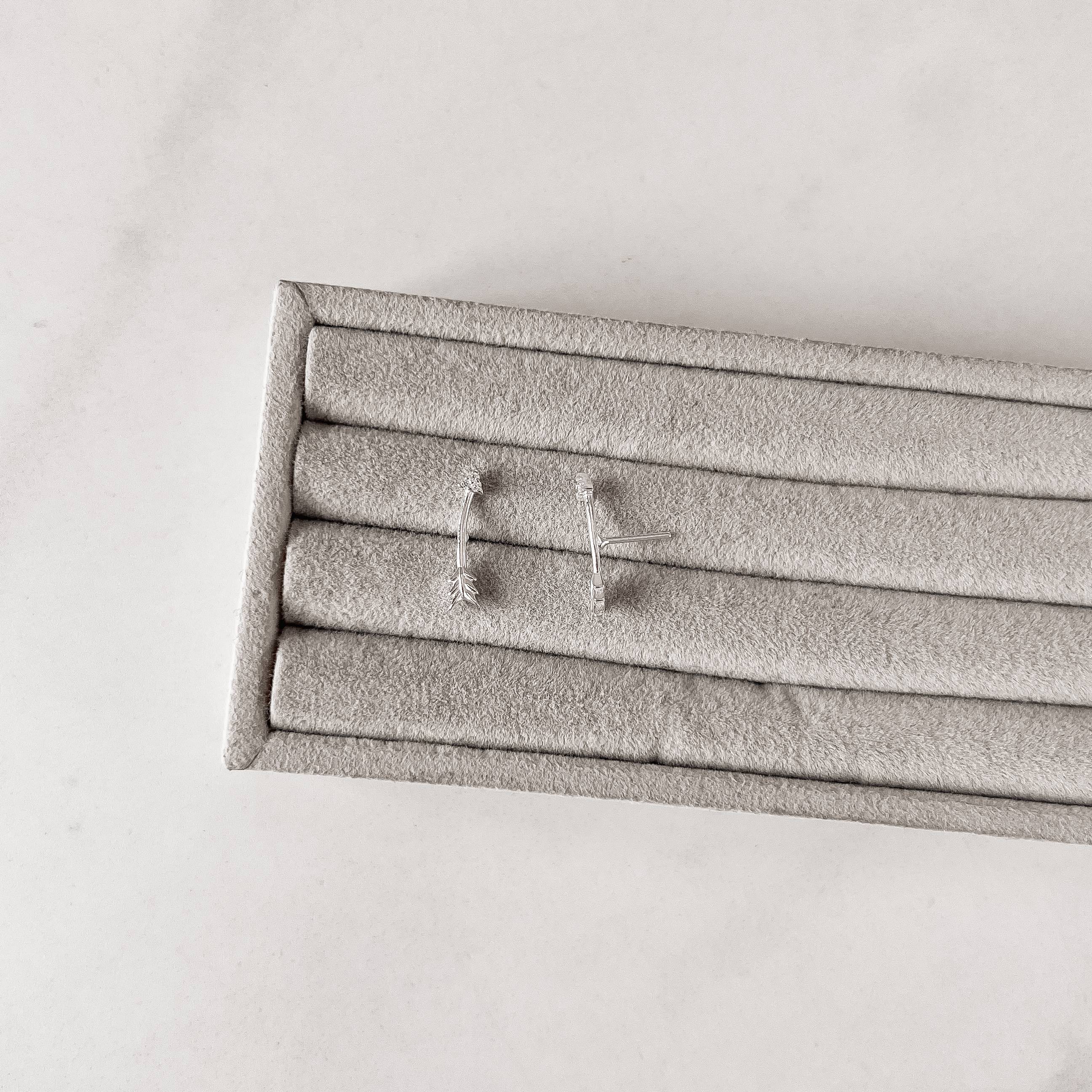 Imagem Secundária Brinco flecha detalhe cravejado 17mm