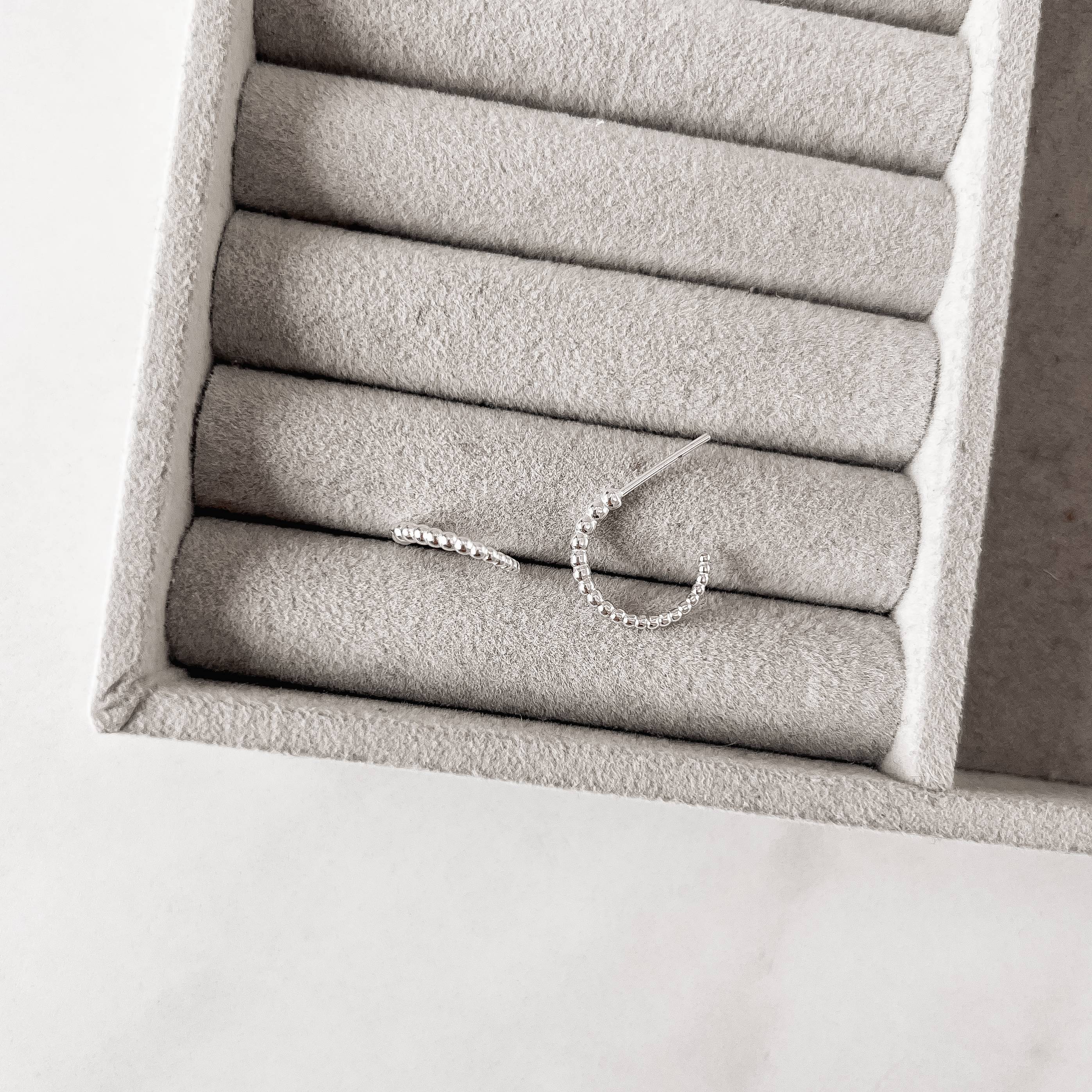 Argola fio bolinhas 13mm tarraxa