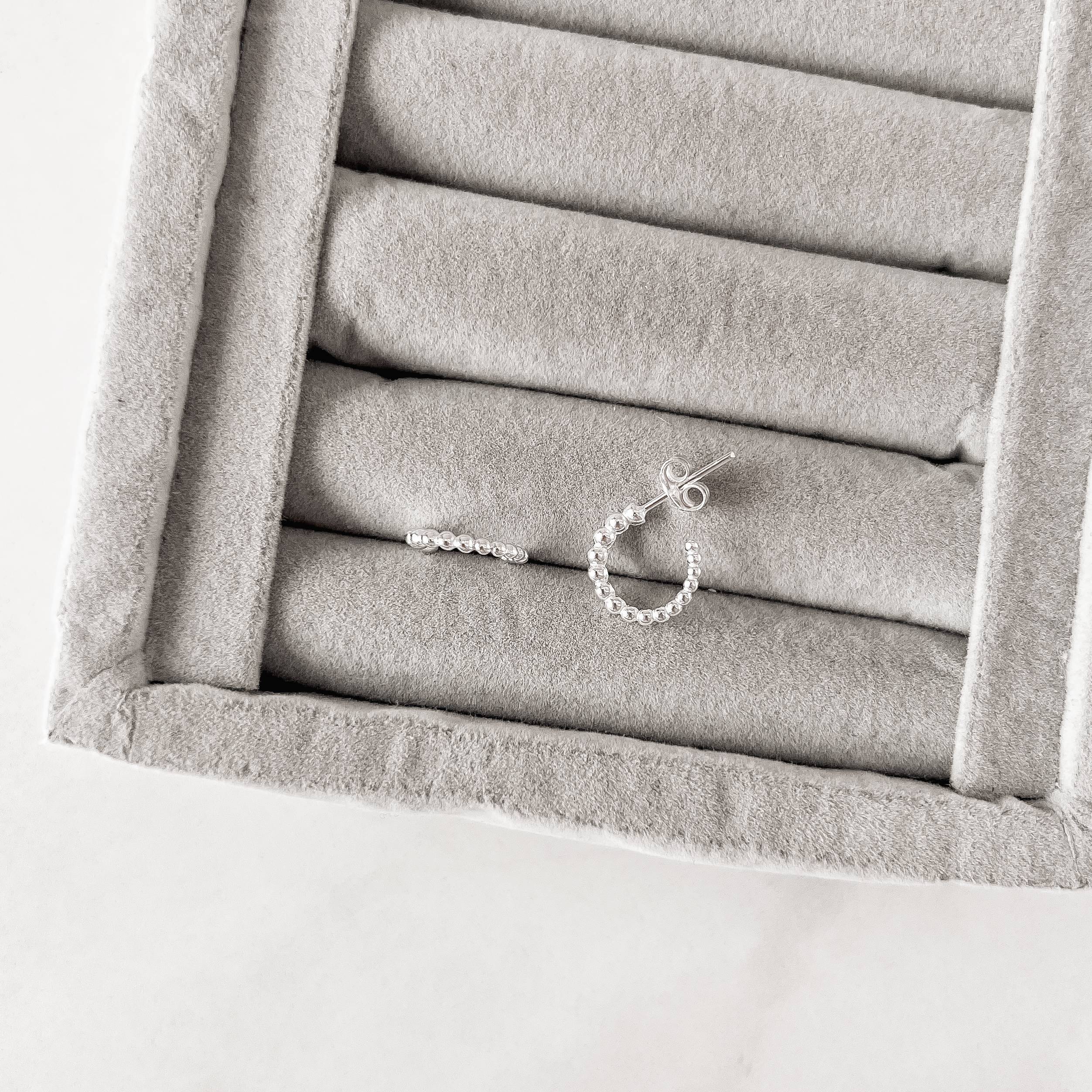 Argola fio bolinhas 12mm tarraxa