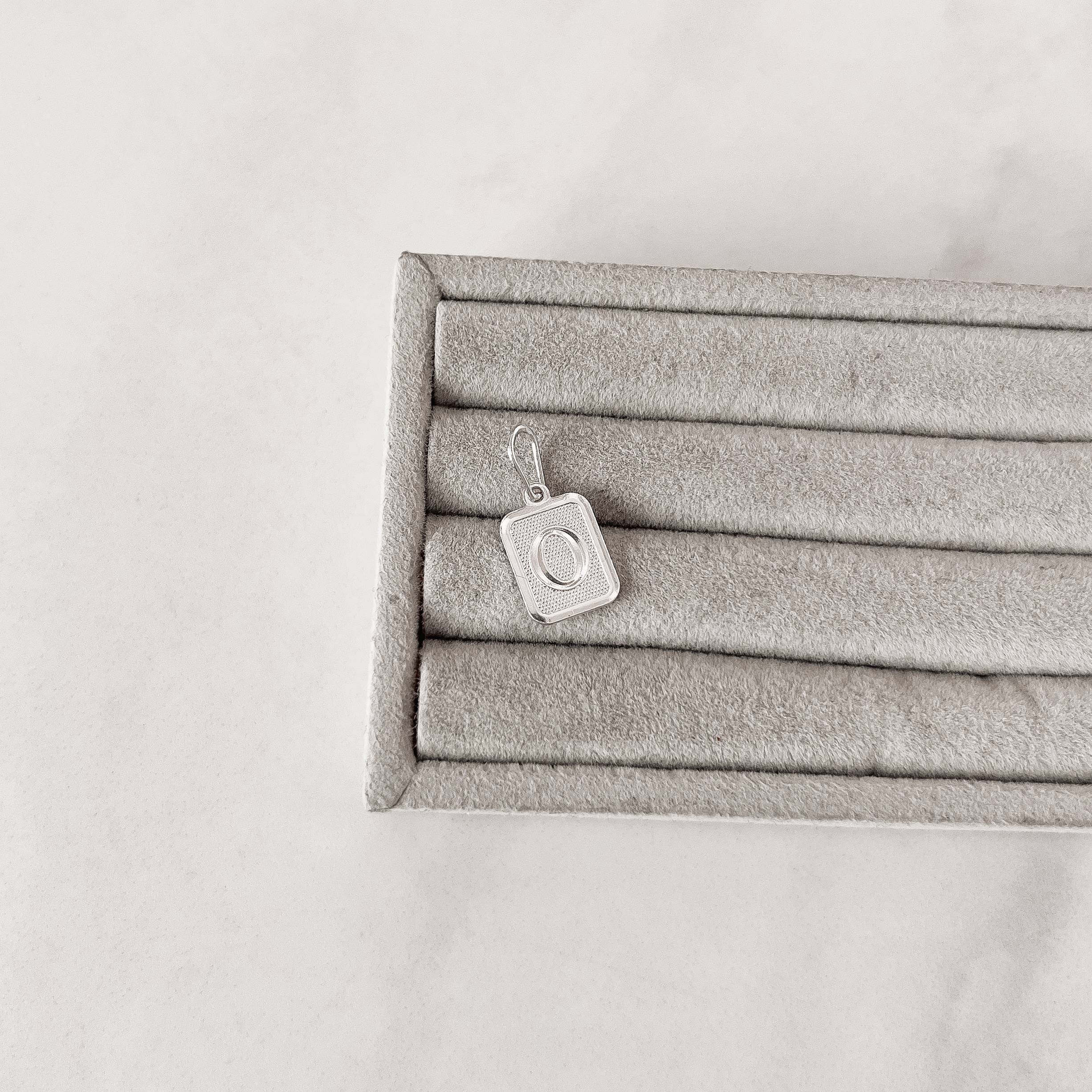 Pingente placa letra O 12mm 