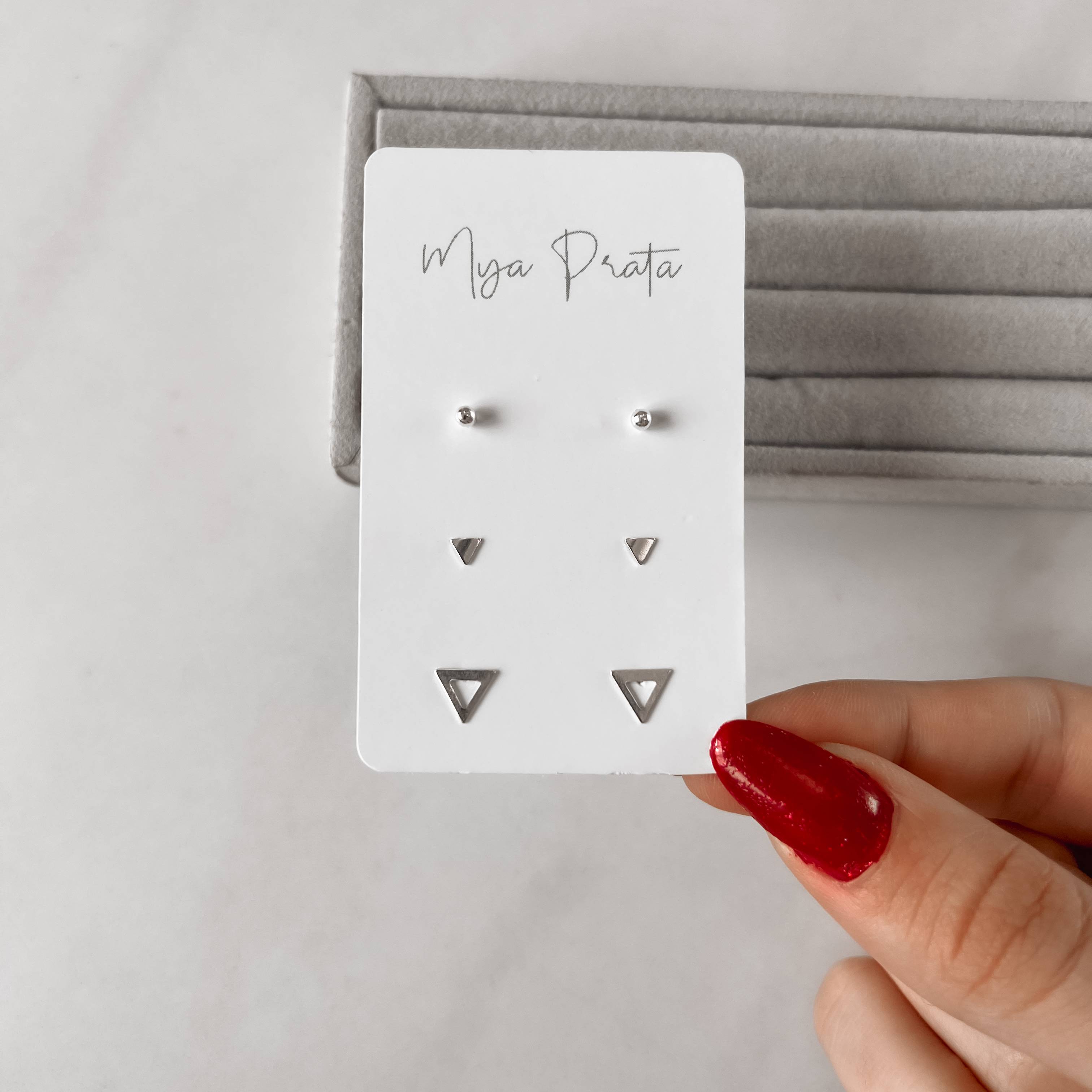 Imagem Secundária Trio triângulos com bolinha