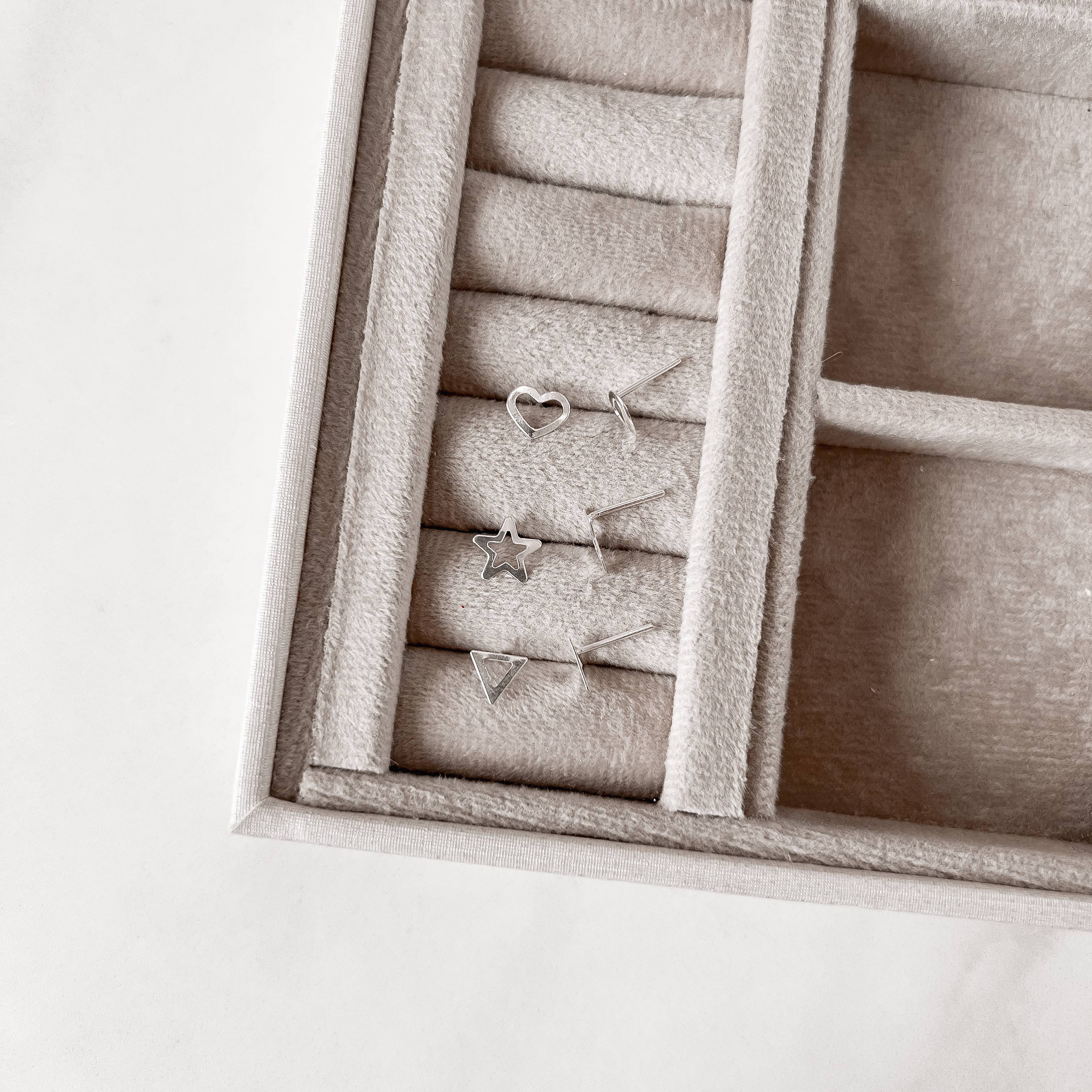 Imagem Secundária Trio coração, estrela e triângulo vazados