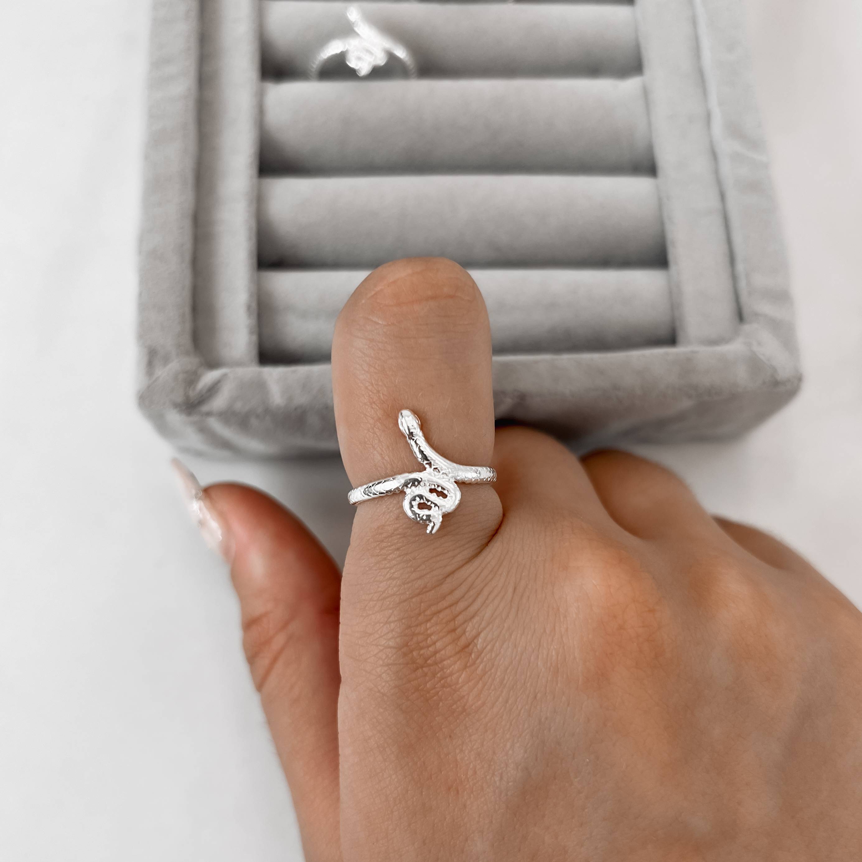 Imagem Secundária Anel cobra trabalhada