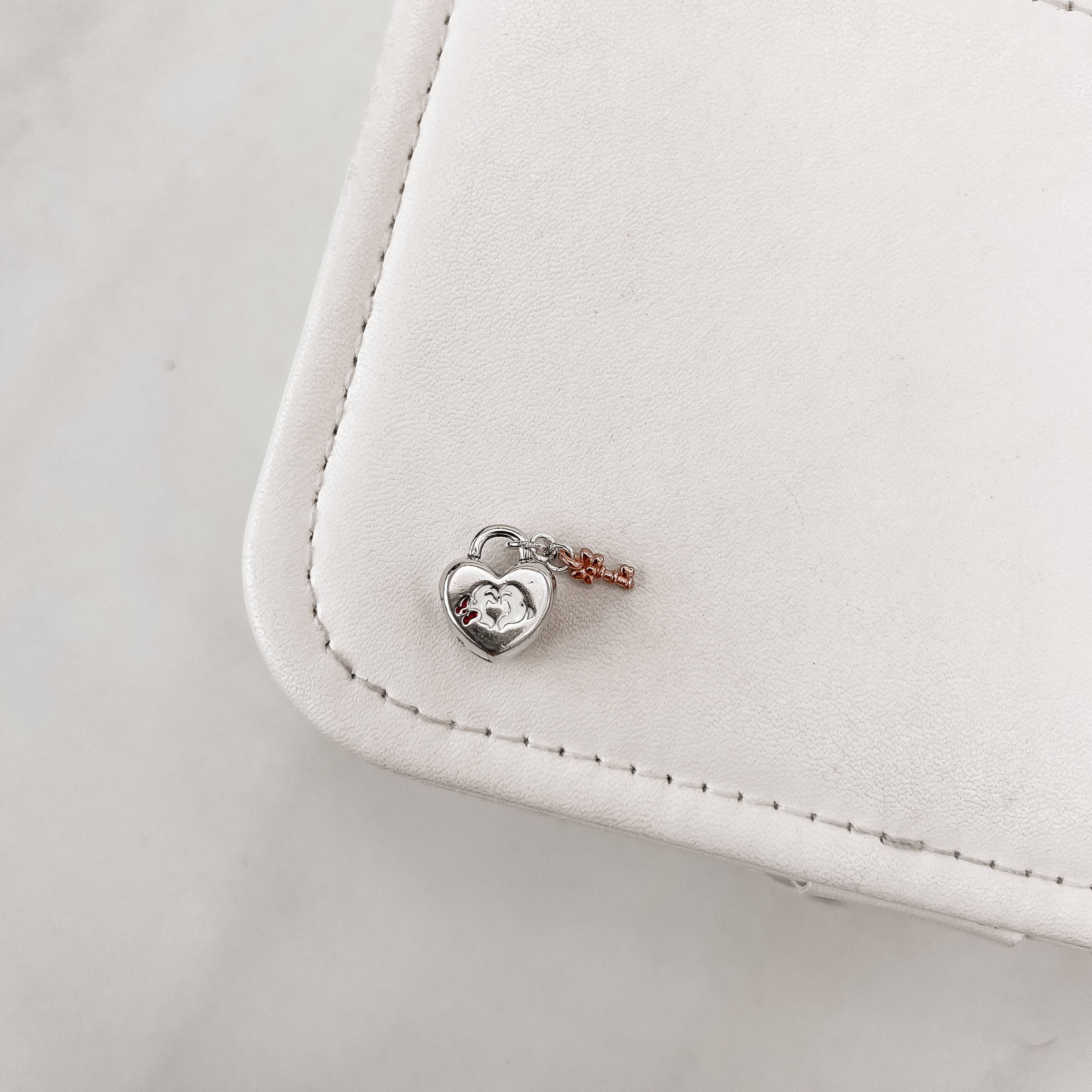 Imagem Secundária Berloque separador cadeado Mickey e Minnie 14mm importado detalhe ródio e resina