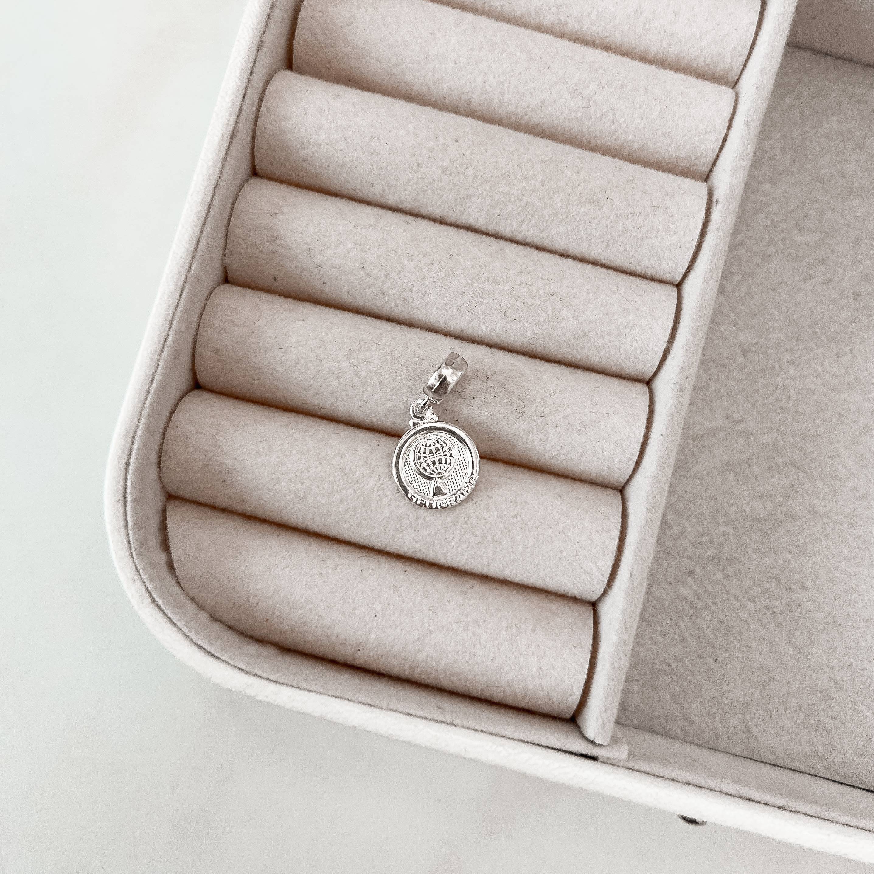 Imagem Berloque pingente medalha Geografia 14mm