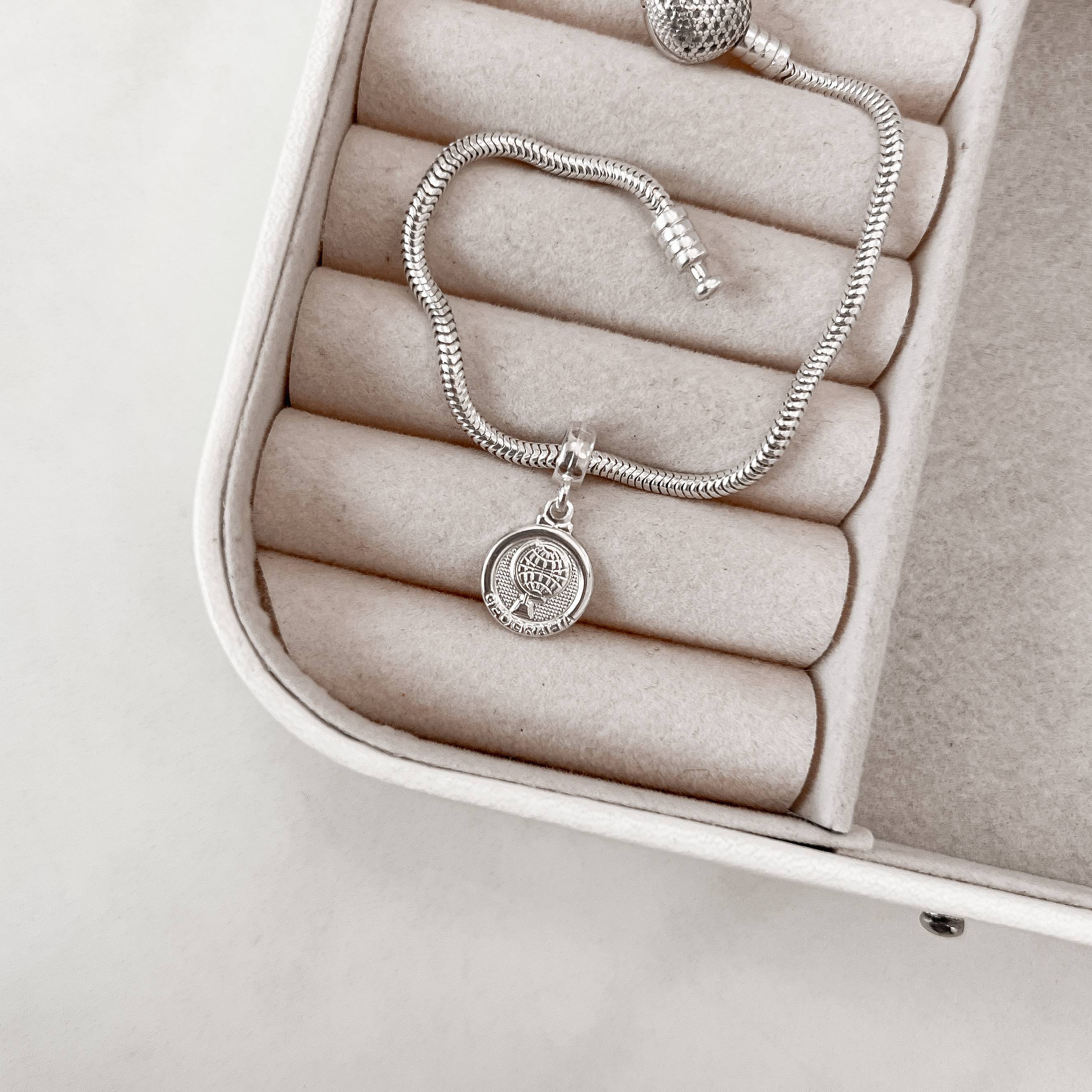 Imagem Secundária Berloque pingente medalha Geografia 14mm