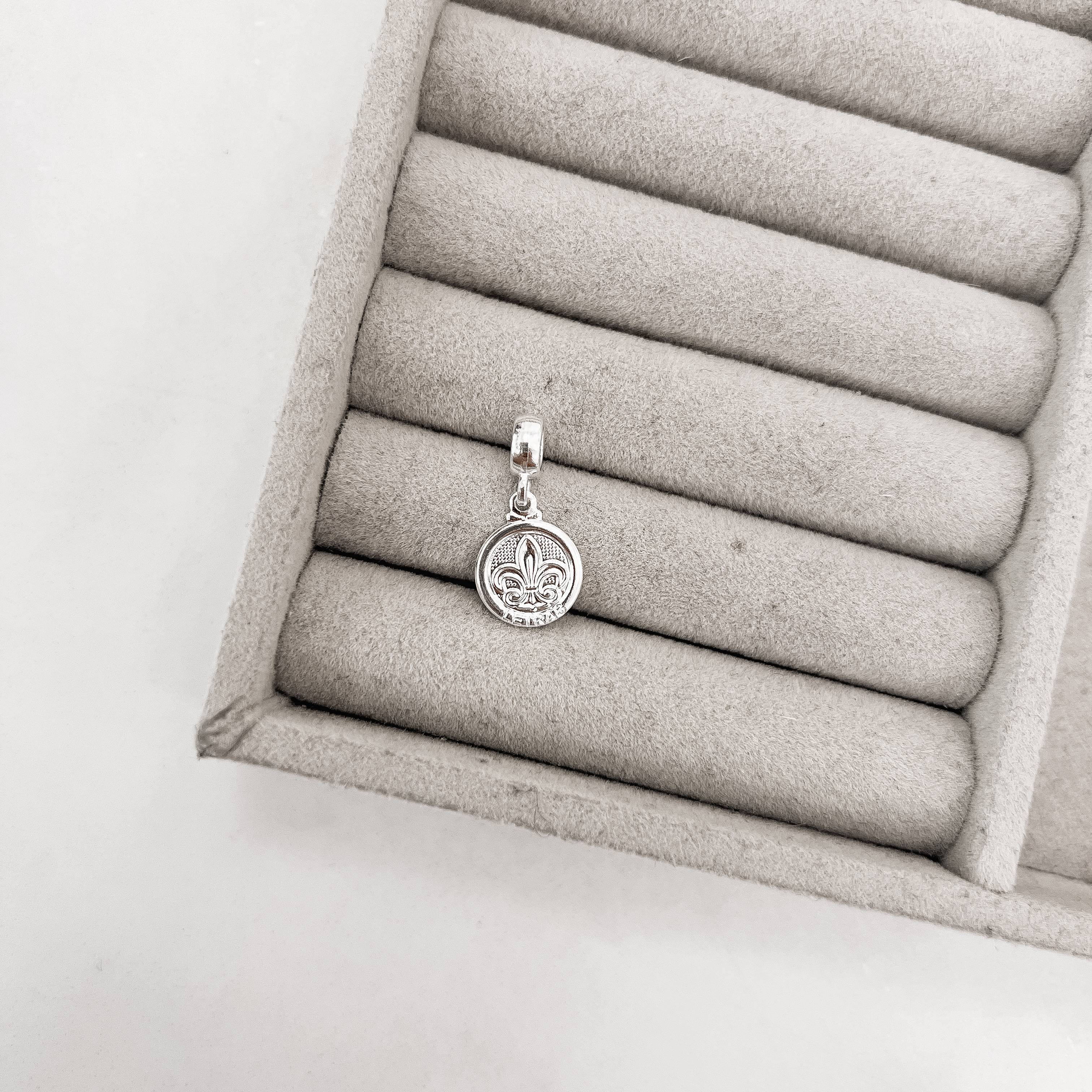 Imagem Secundária Berloque pingente medalha Letras 14mm