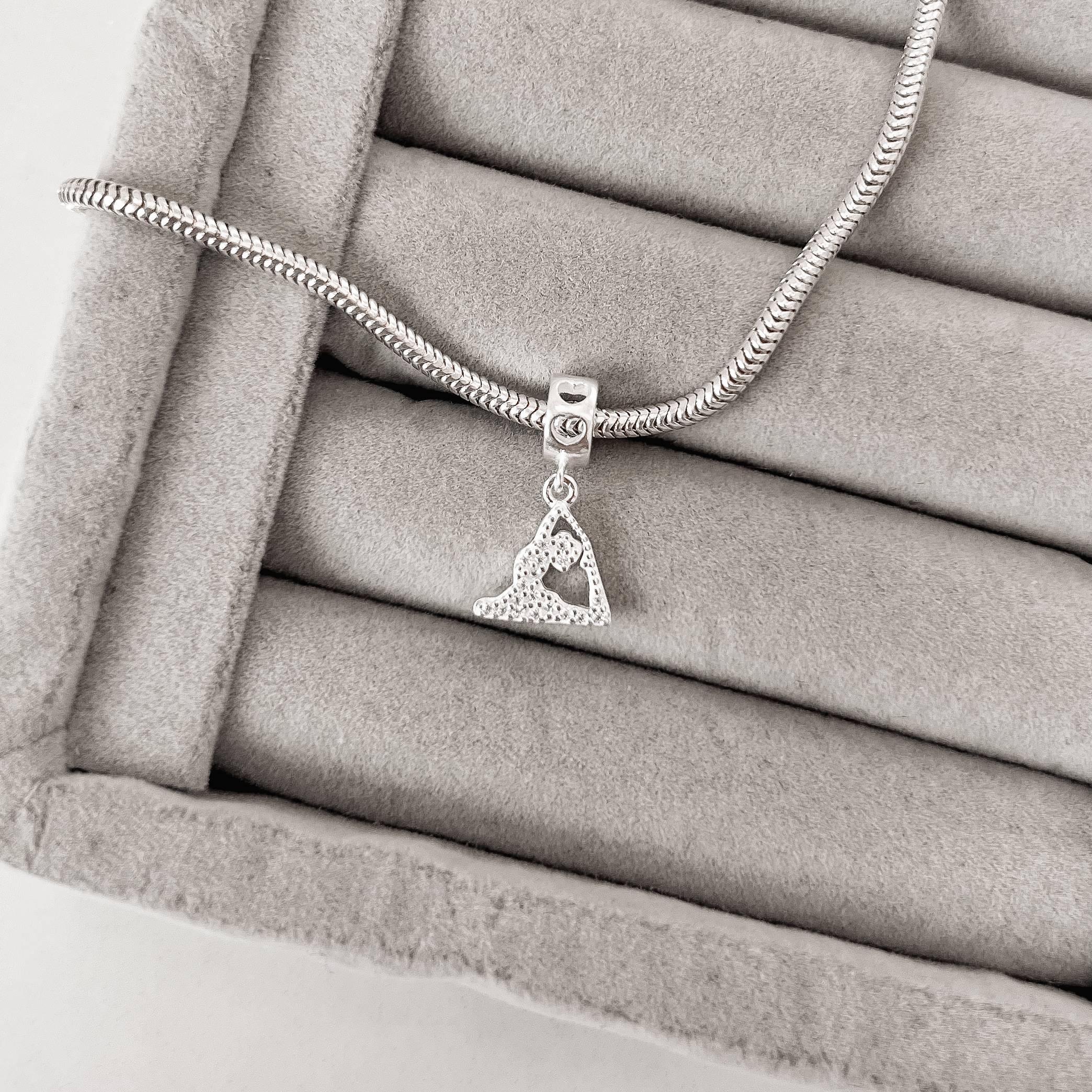 Imagem Secundária Berloque pingente yoga cravejado elo corações vazados 11mm