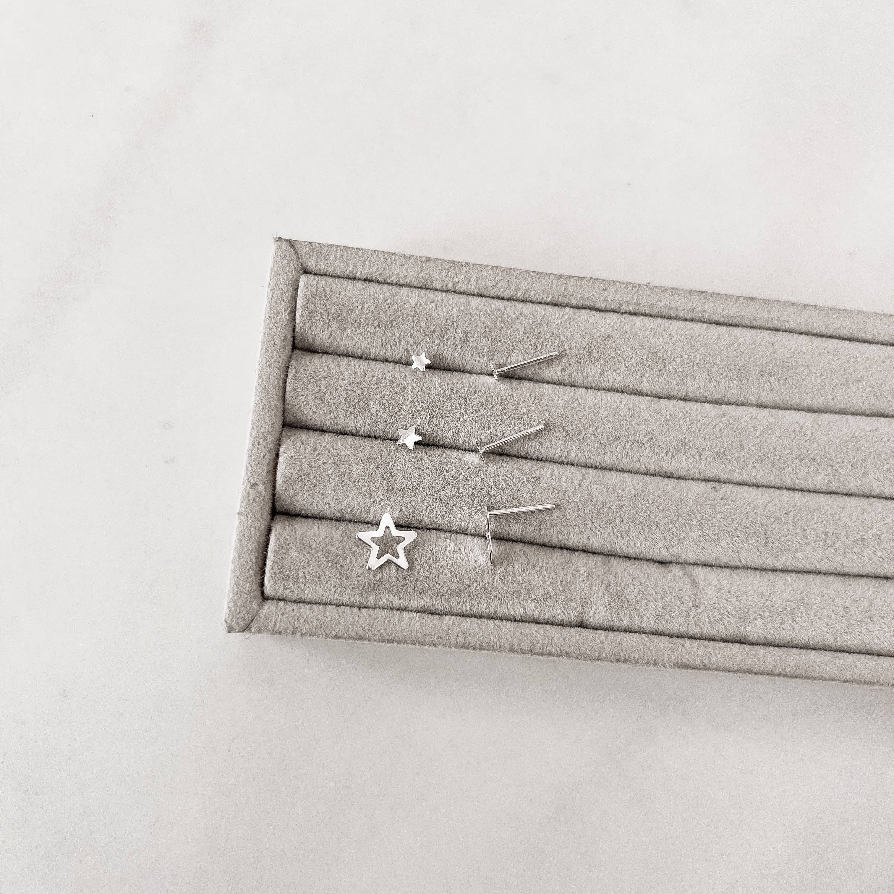 Trio estrela vazada com estrelas cheias