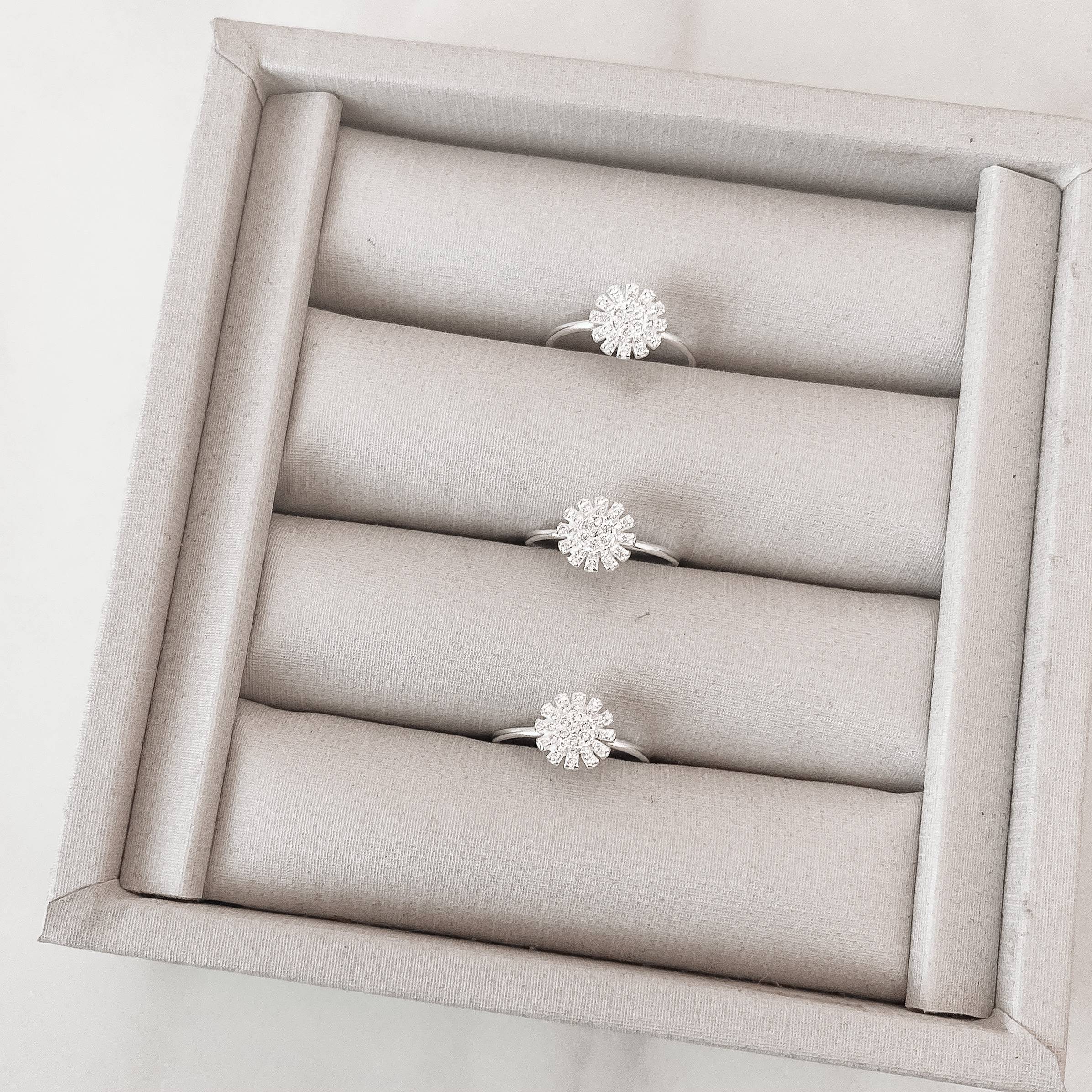 Imagem Secundária Anel flor cravejada