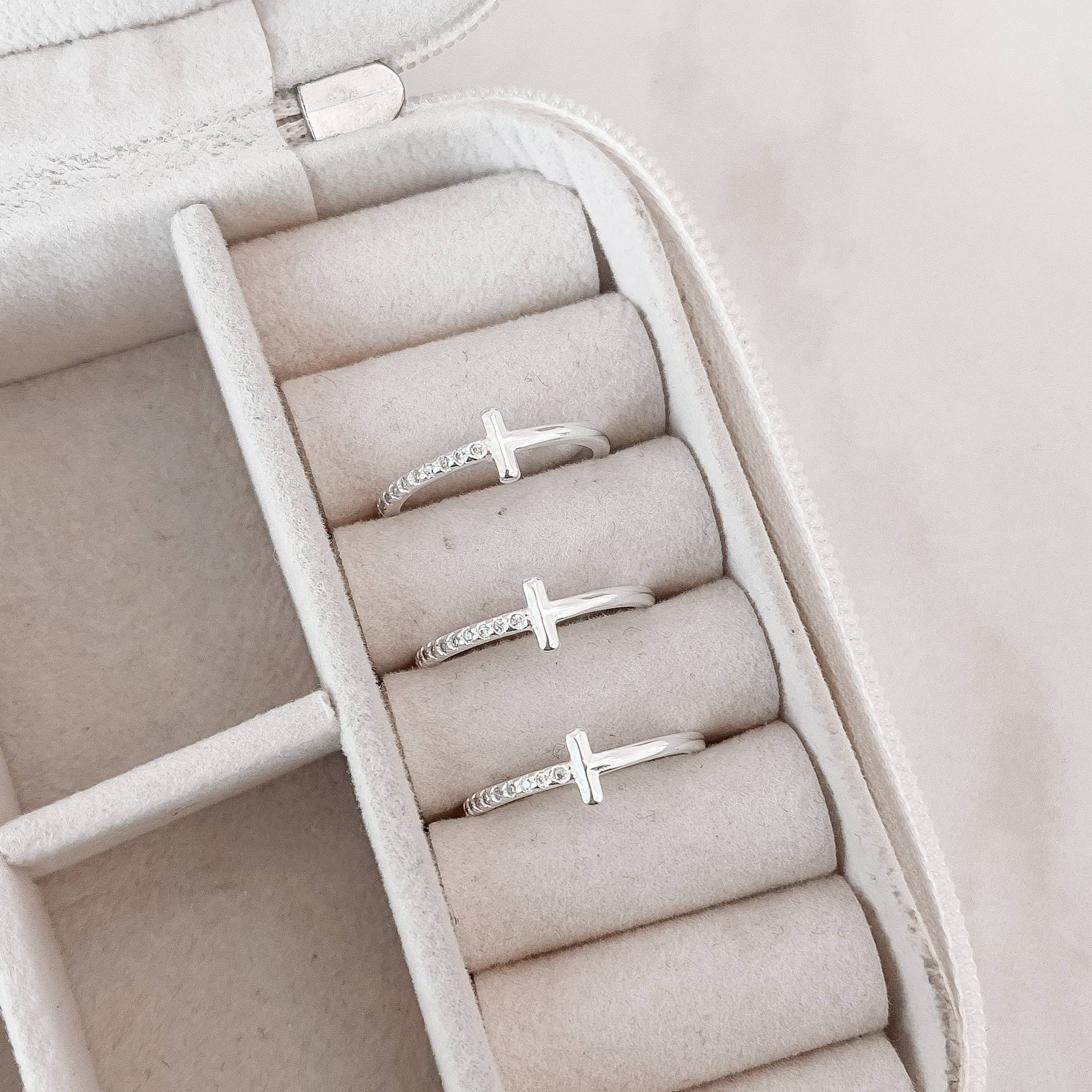 Imagem Secundária Anel palito detalhe cravejado