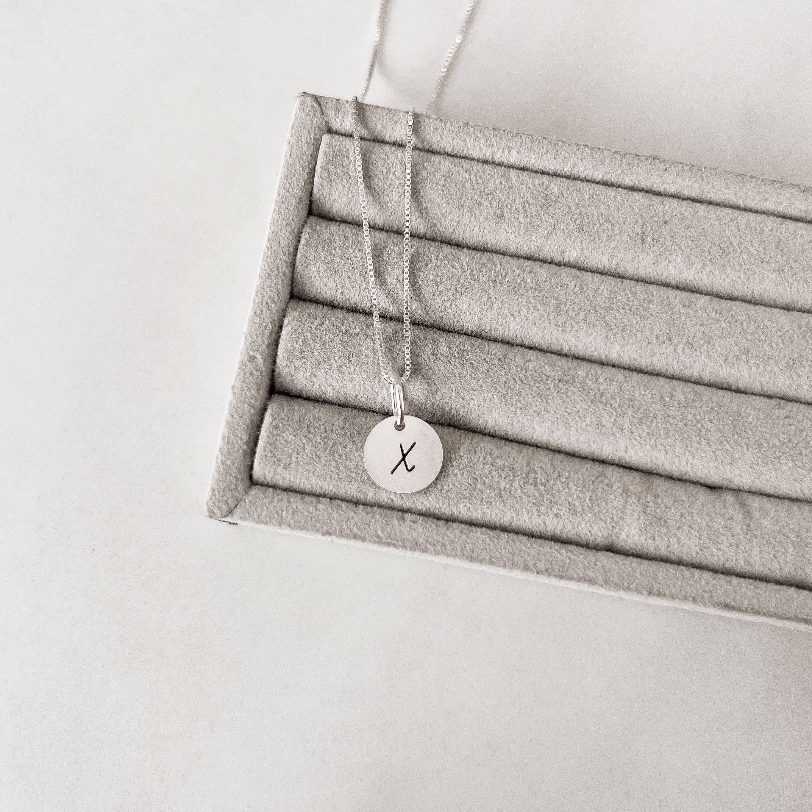 Imagem Colar pingente medalha letra X 10mm 40cm