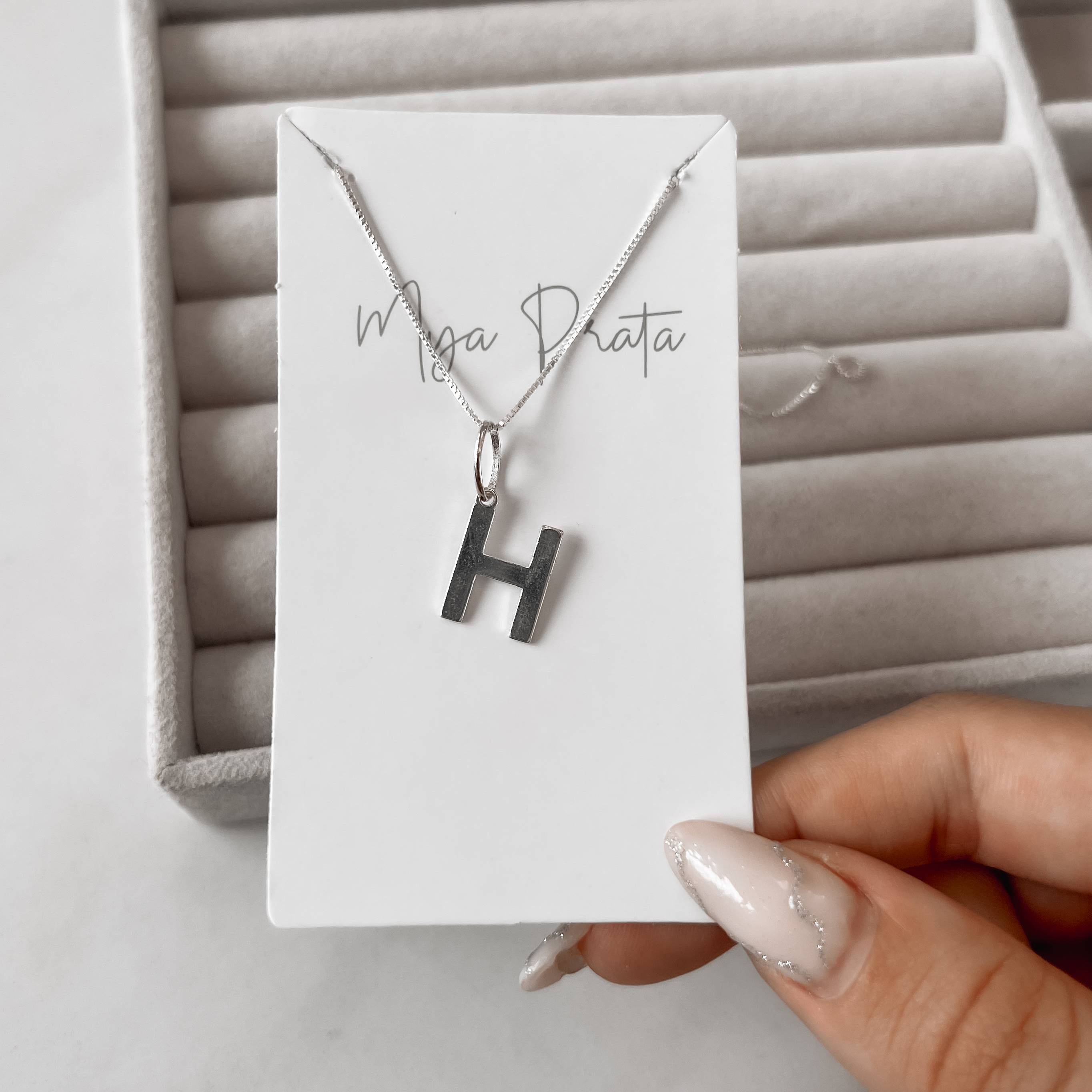 Imagem Secundária Colar pingente letra H 45cm