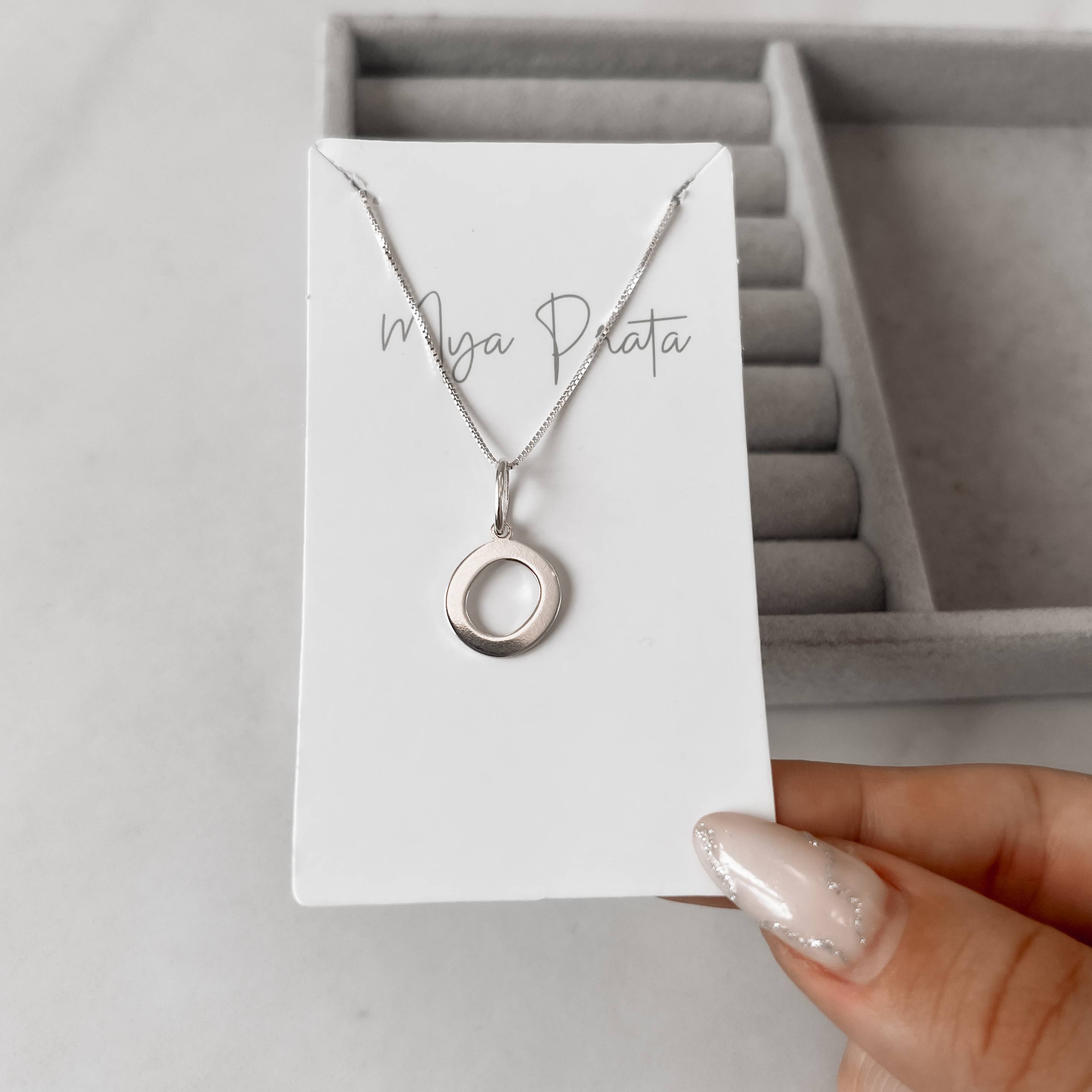 Imagem Secundária Colar pingente letra O 45cm