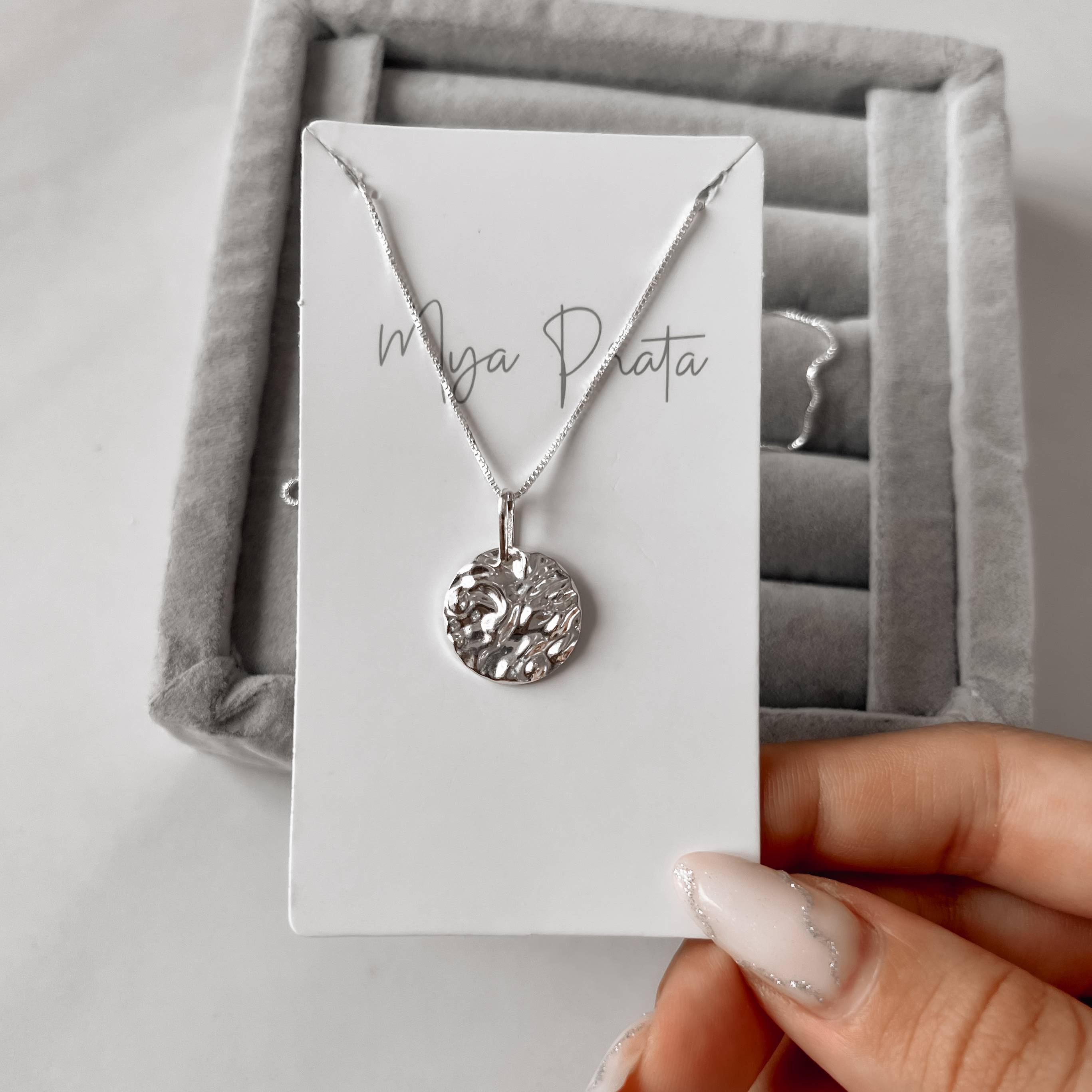 Imagem Secundária Colar pingente medalha texturizada 18mm 45cm