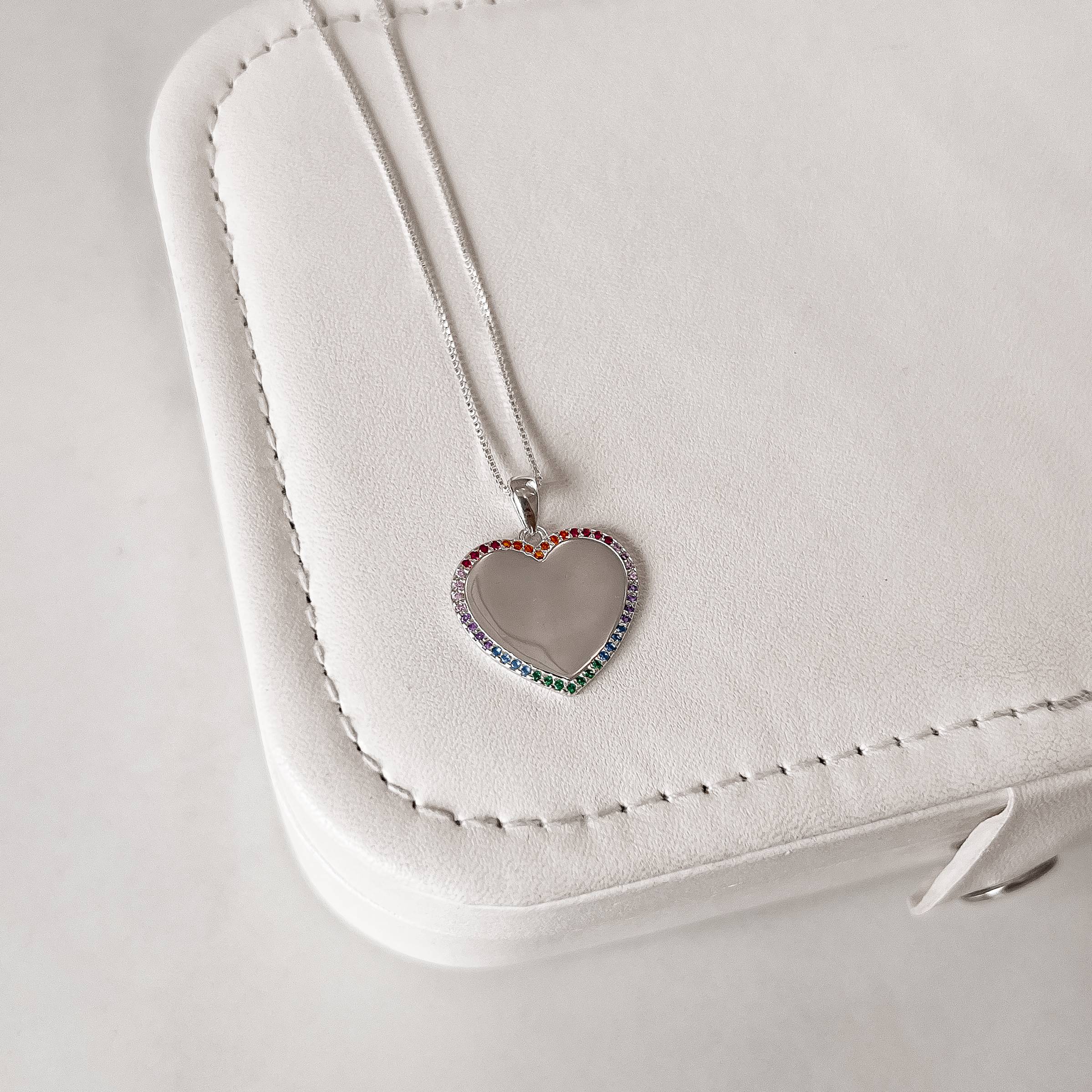 Imagem Colar pingente coração borda cravejada colorida 17mm 45cm