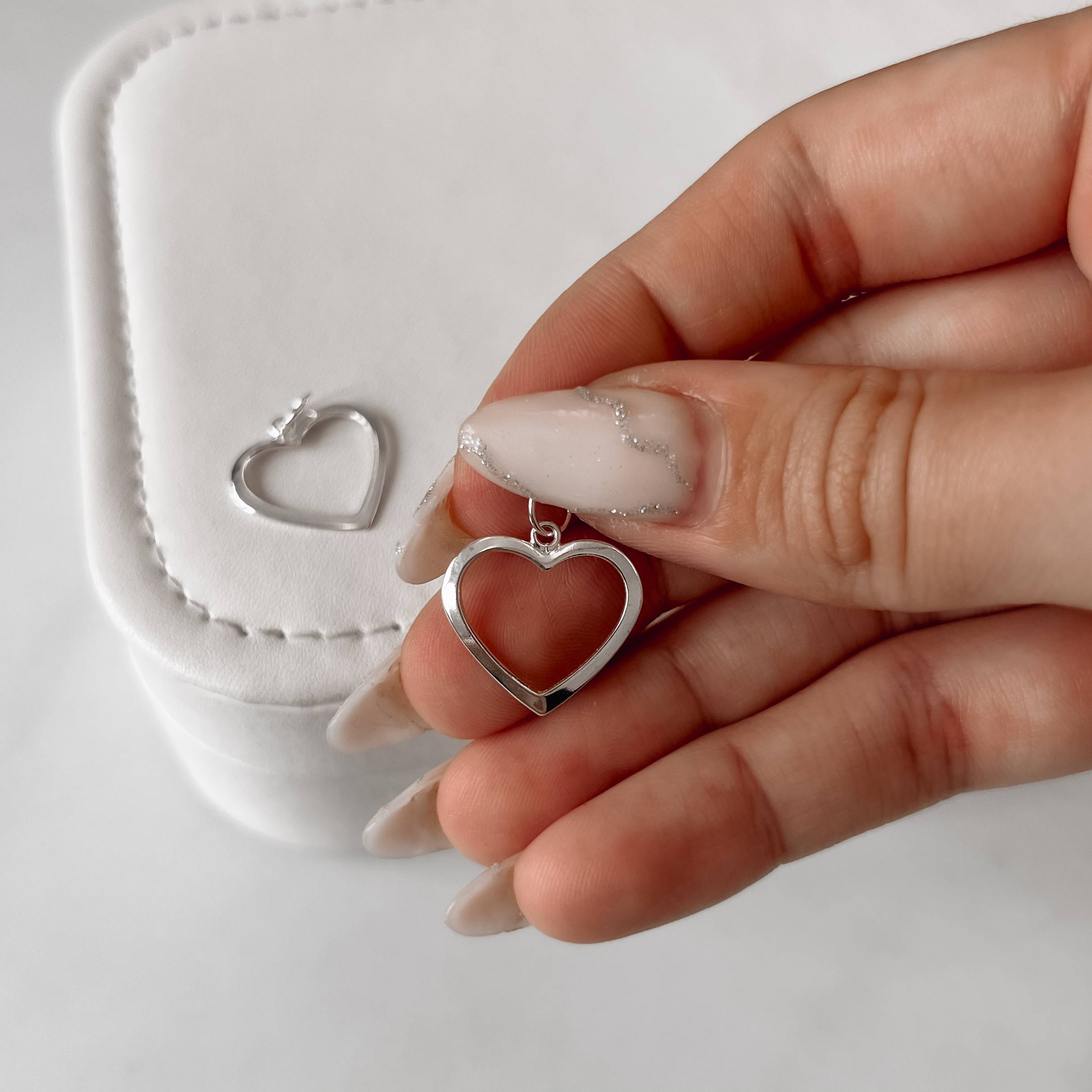 Imagem Secundária Pingente coração vazado 17mm