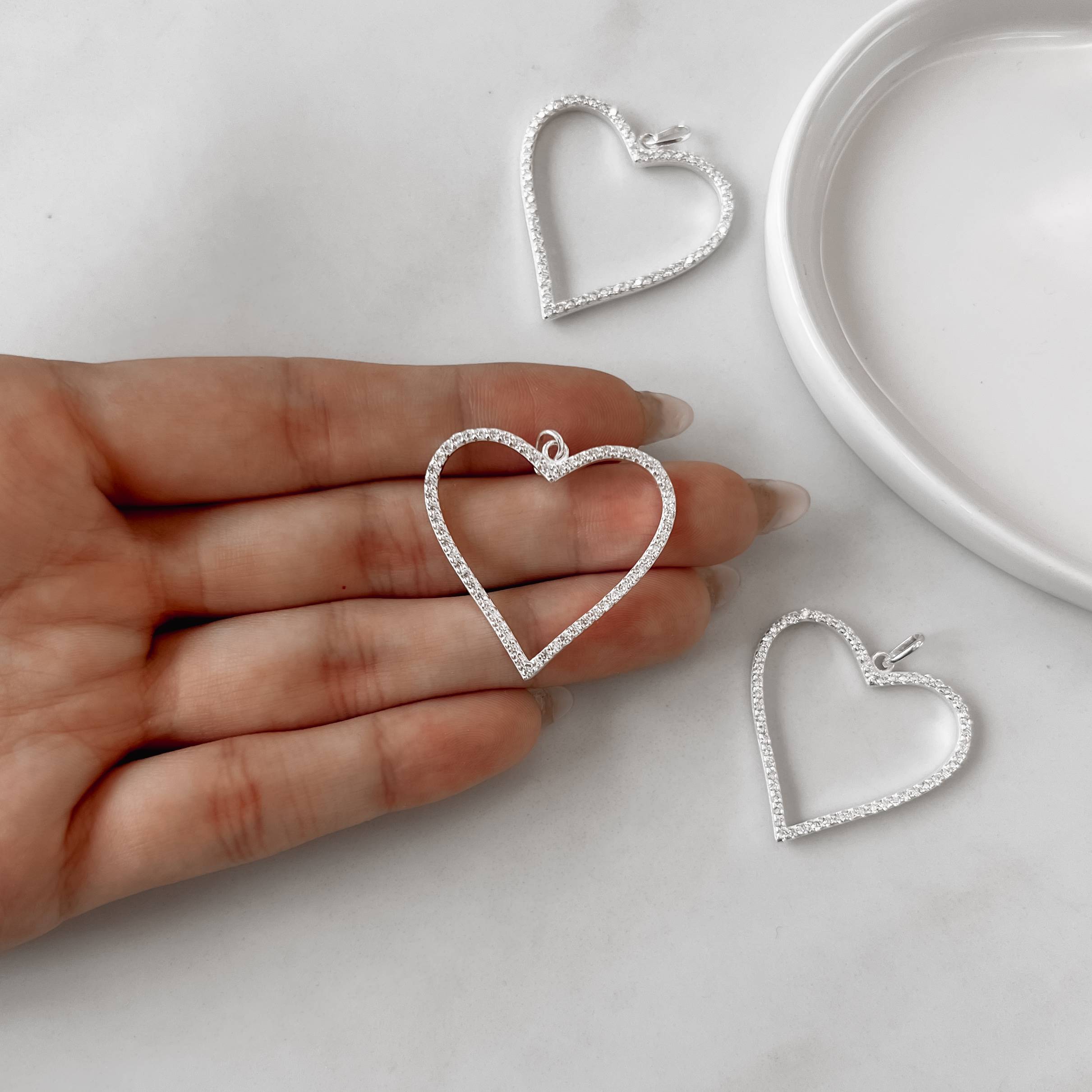 Imagem Secundária Pingente coração vazado cravejado 33mm