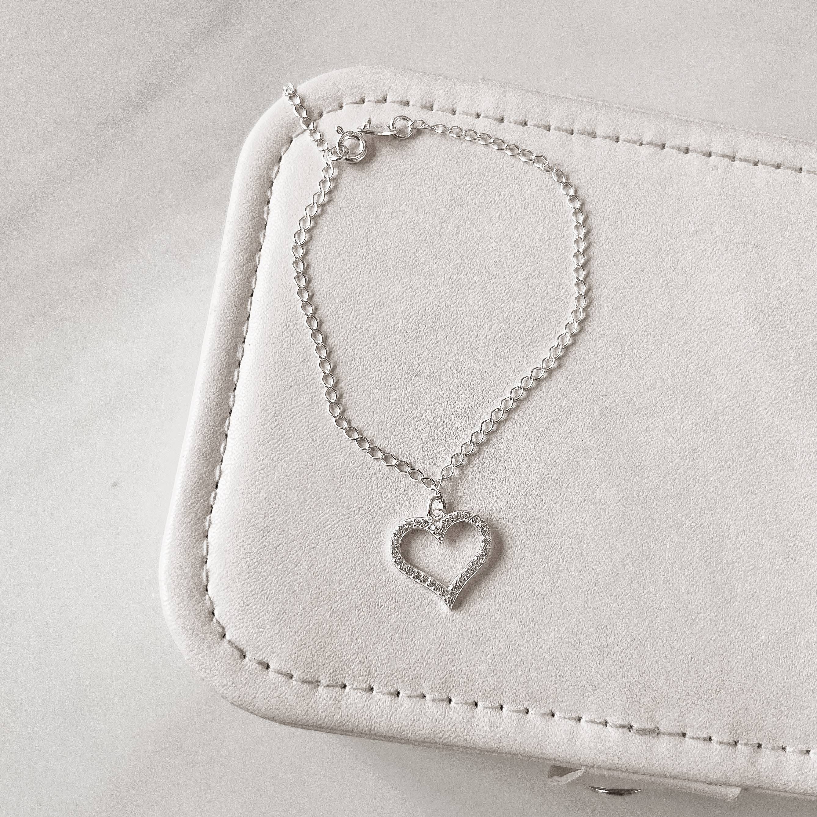 Imagem Pulseira pingente coração vazado cravejado 16mm 17+3cm