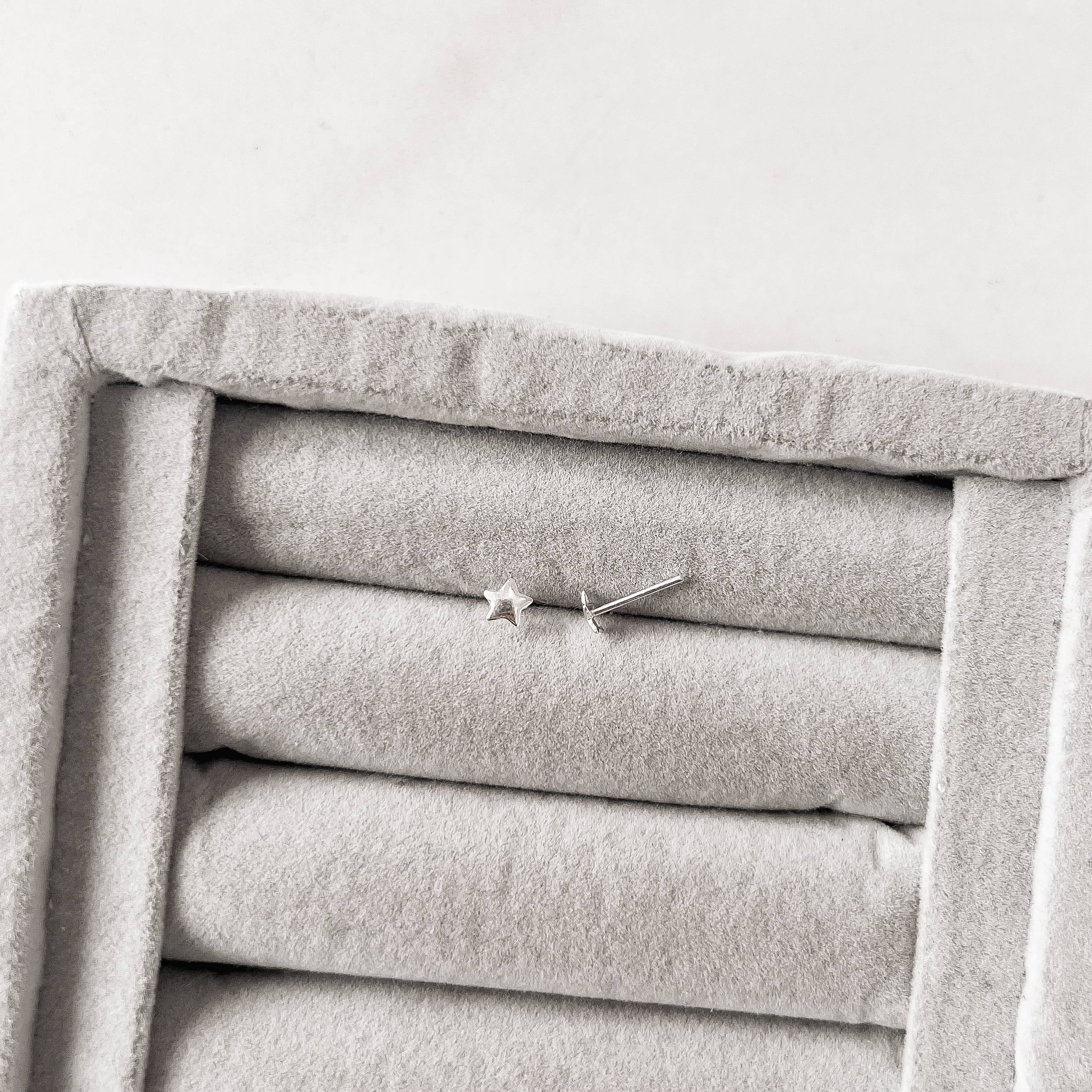 Imagem Secundária Brinco estrela lisa 4mm