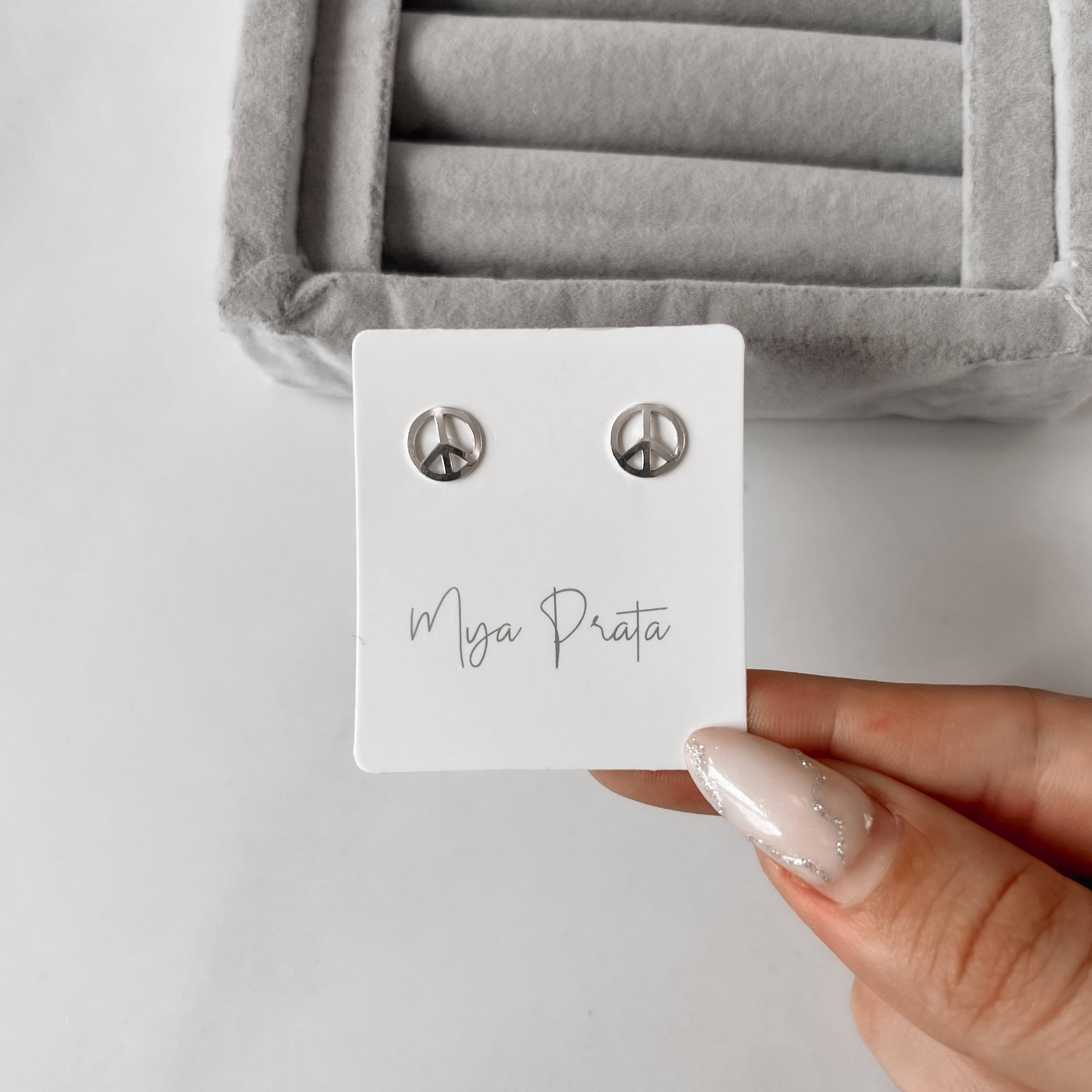 Imagem Secundária Brinco medalha símbolo da paz 8mm