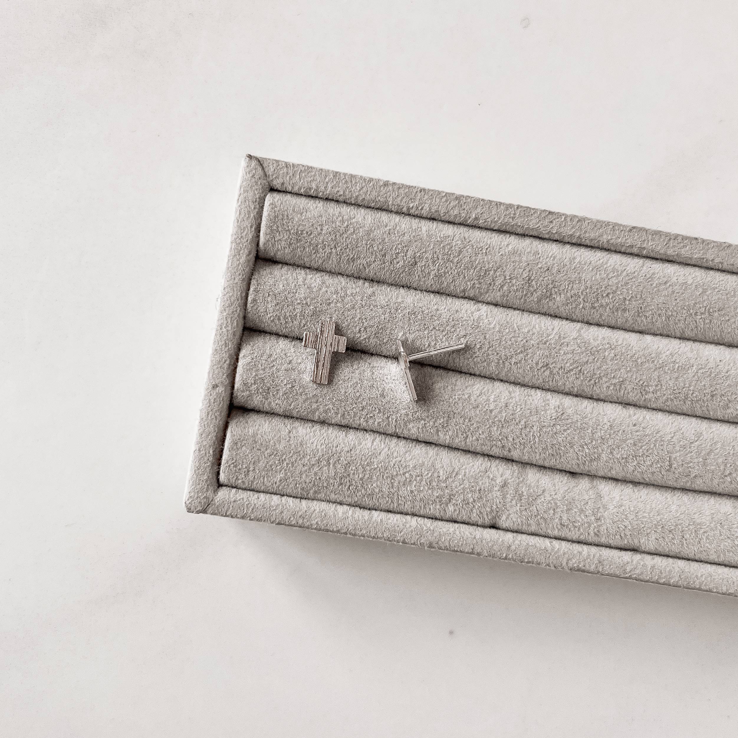 Brinco cruz com vinco 10mm