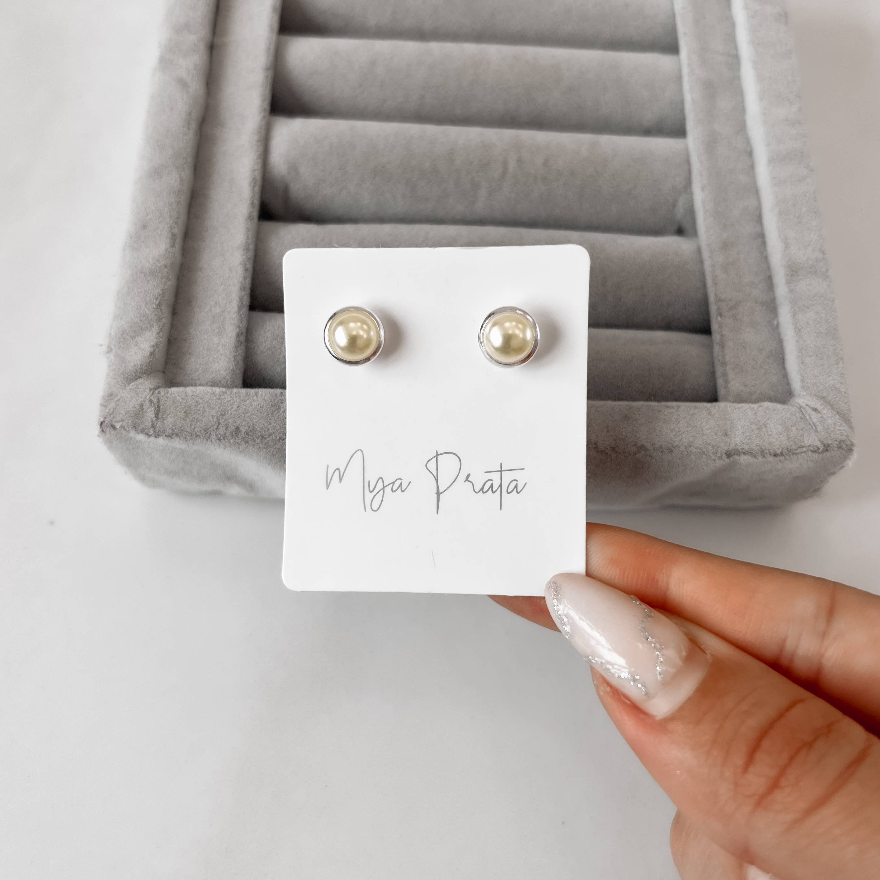 Imagem Secundária Brinco meia pérola 8mm