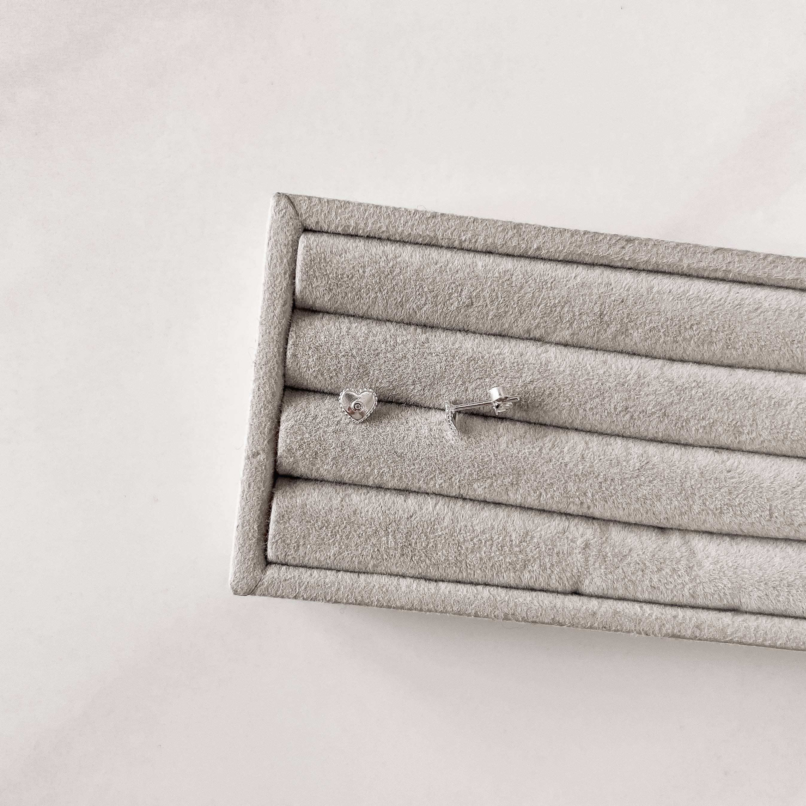 Brinco coração rendado detalhe zircônia 5mm