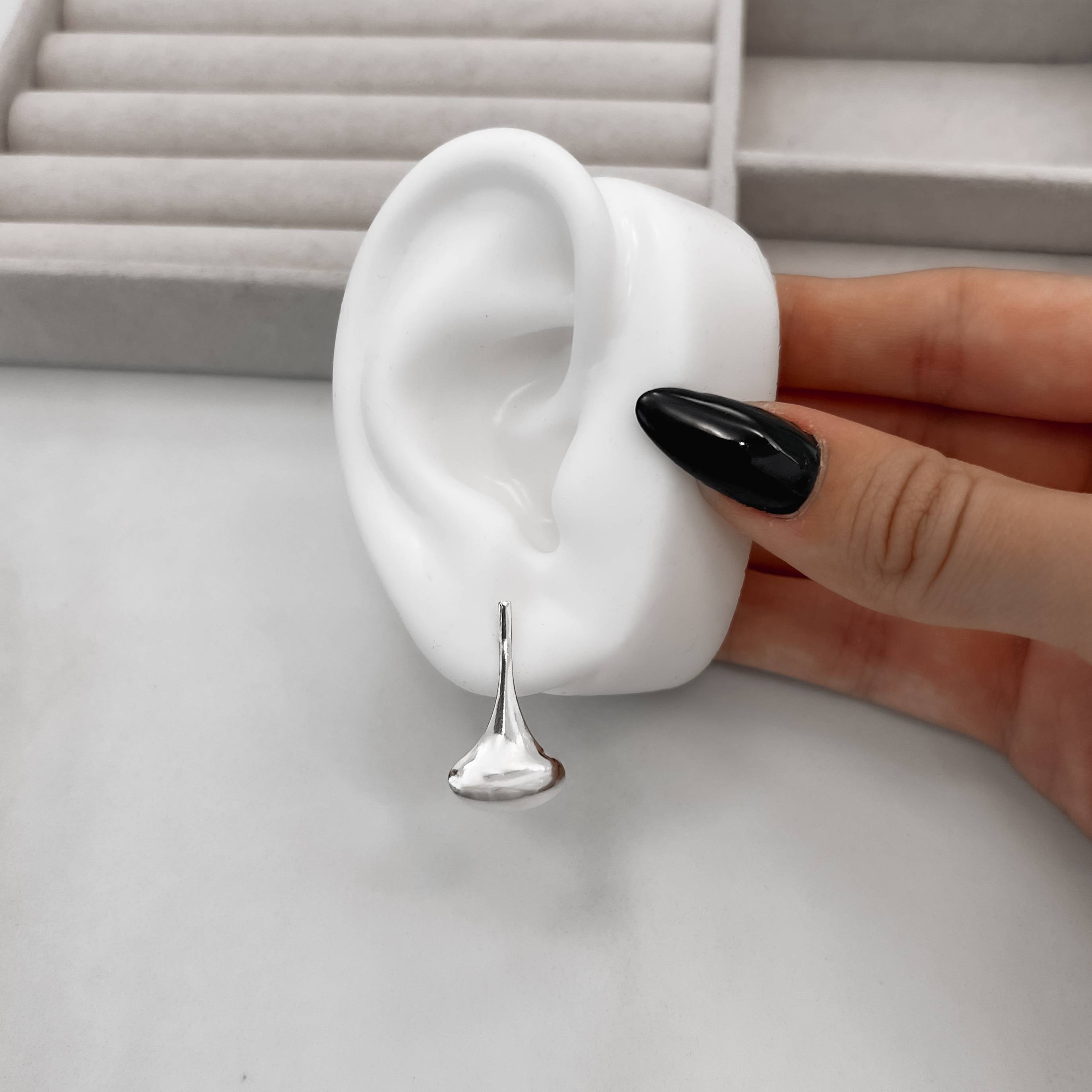 Brinco oval alongado 25mm