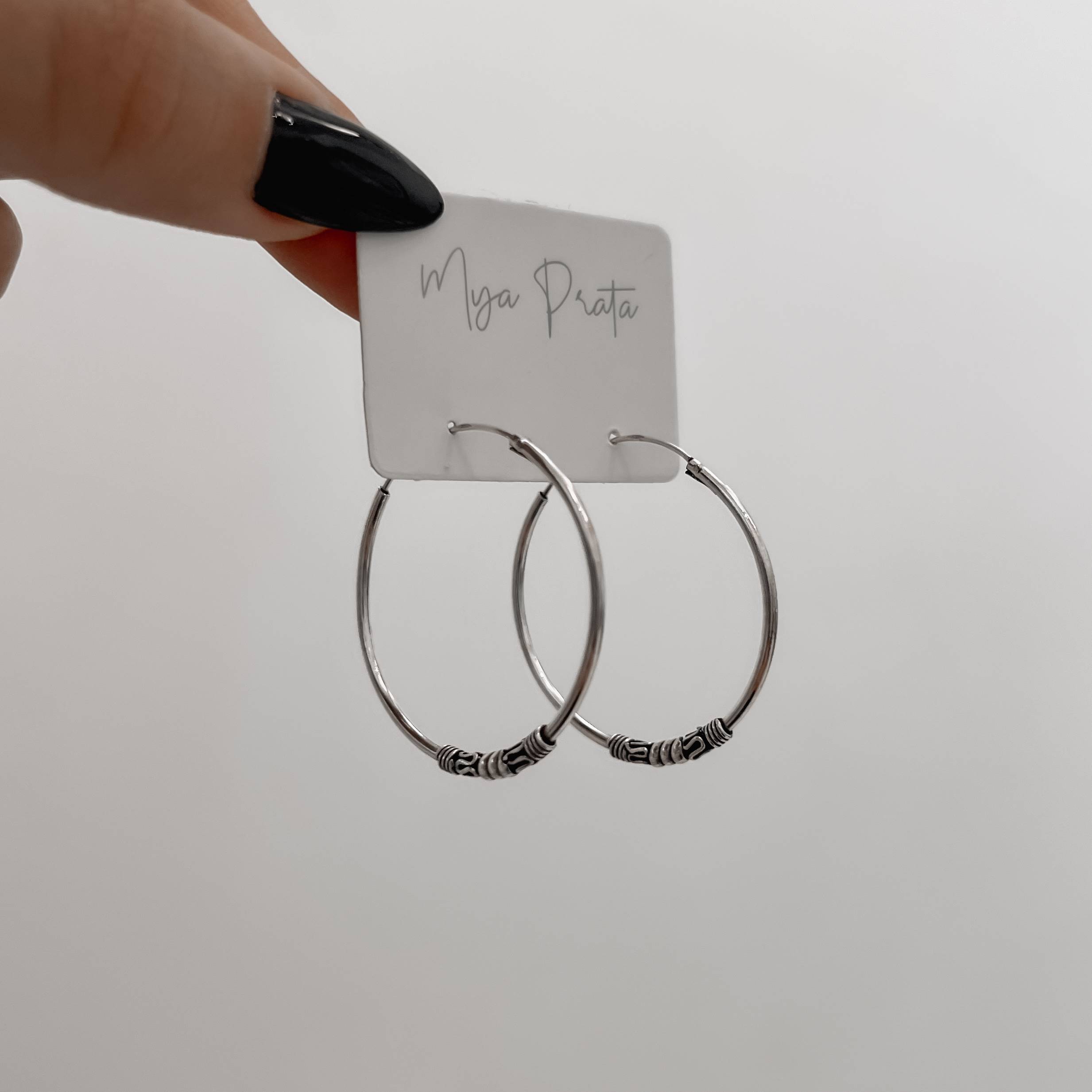 Argola indiana detalhe tribal e molas 35mm envelhecida